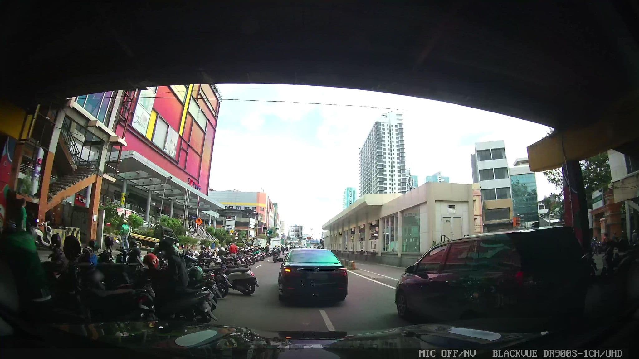 Street view near MaxOne Hotel Glodok, Jakarta — © Kaart---FRONT (CC BY-SA · Mapillary)