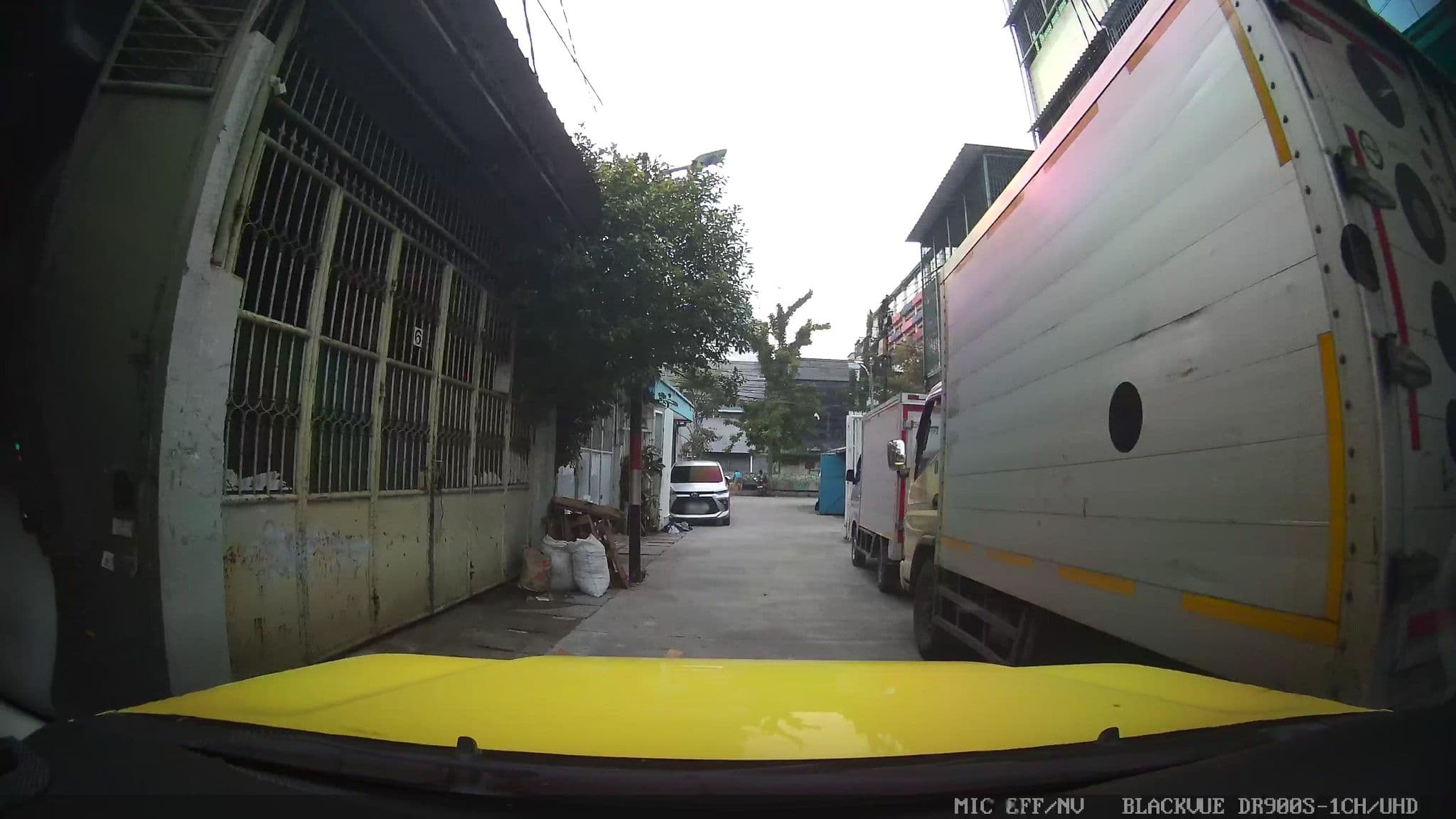 Street view near Hotel Pinangsia, Jakarta — © Kaart---FRONT (CC BY-SA · Mapillary)
