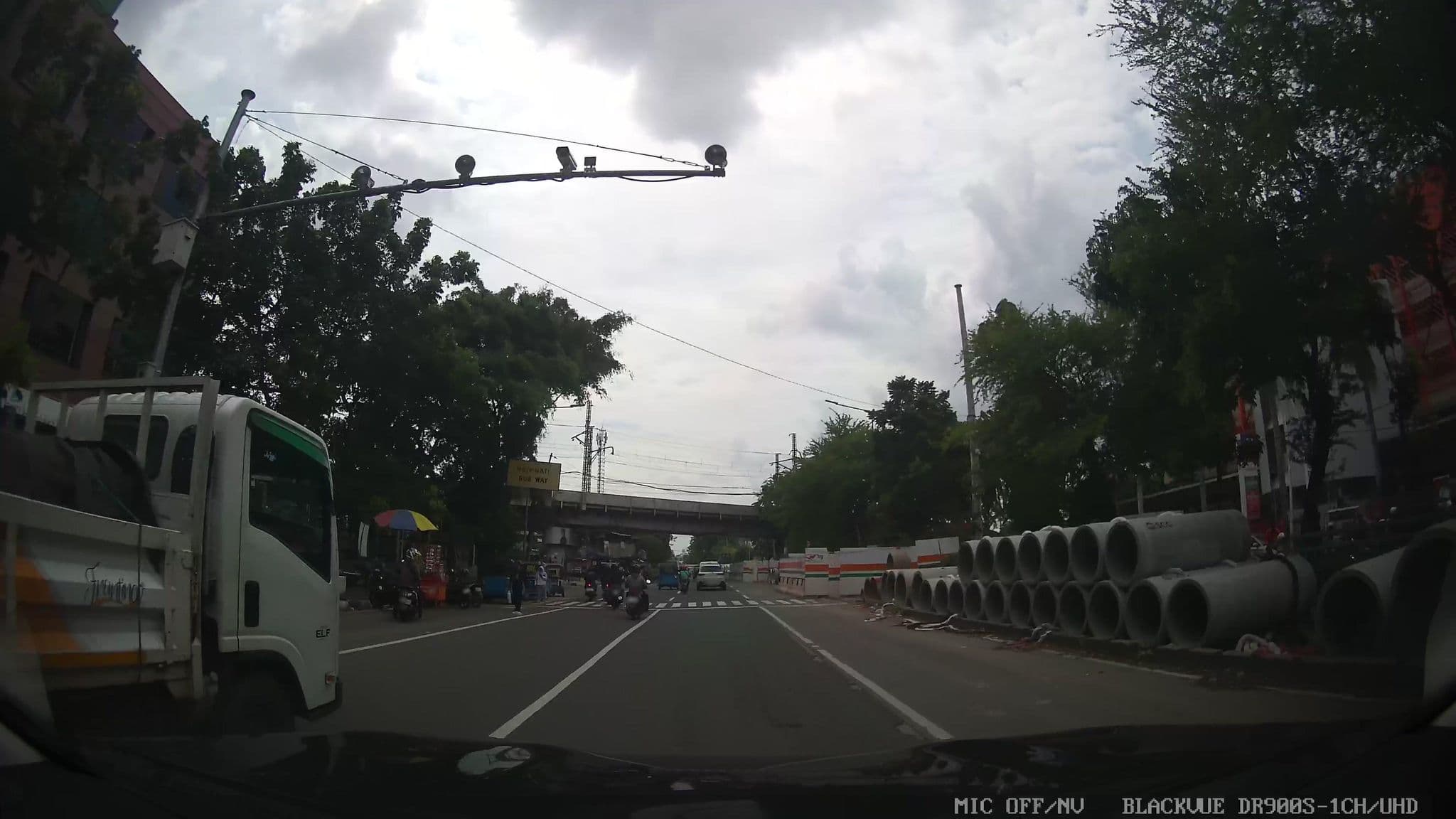 Street view near Receptionist Hotel Ibis, Jakarta — © Kaart---FRONT (CC BY-SA · Mapillary)