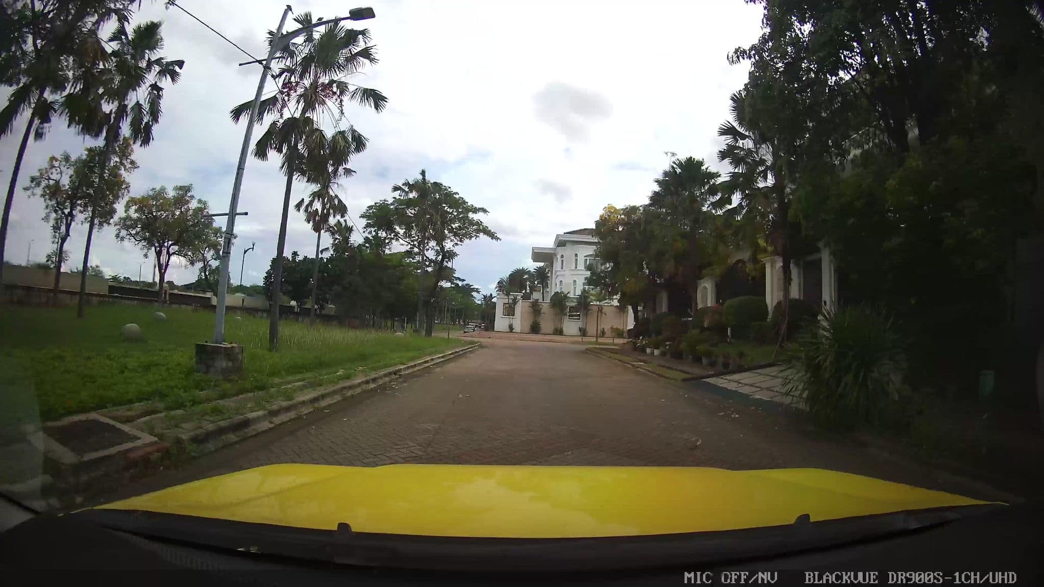 Street view near Puri Marina Town House, Jakarta — © Kaart---FRONT (CC BY-SA · Mapillary)