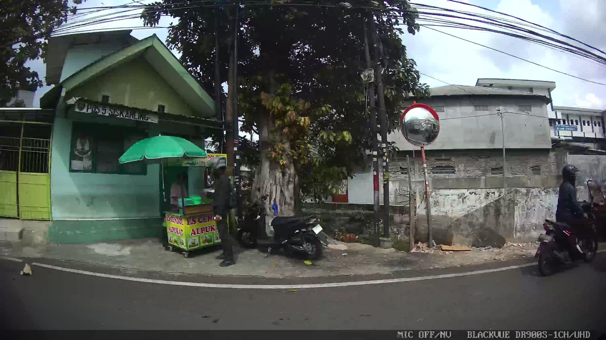 Street view near Ibis Hotel, Jakarta — © Kaart---RIGHT (CC BY-SA · Mapillary)