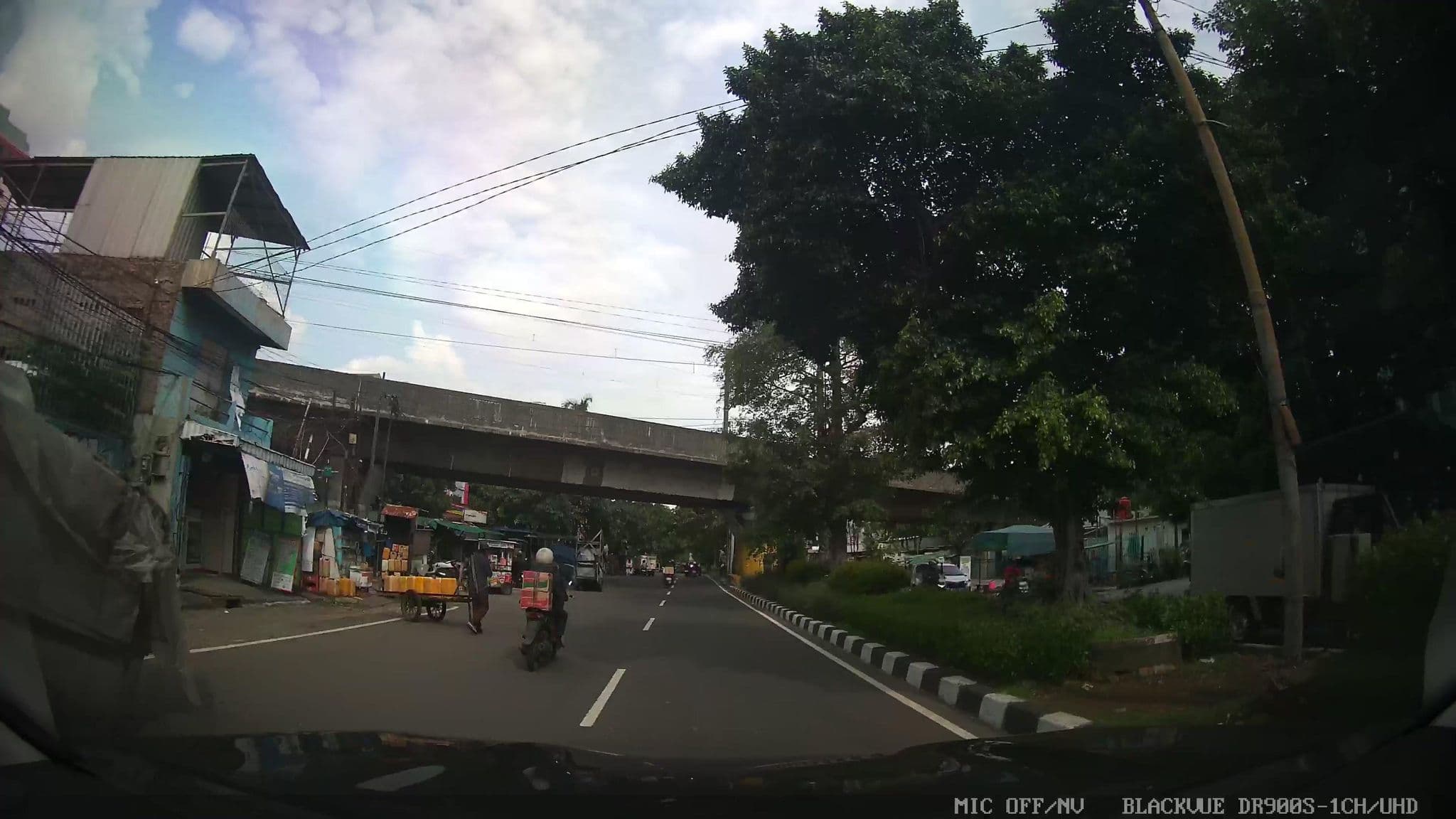 Street view near pangeran jayakarta, Jakarta — © Kaart---FRONT (CC BY-SA · Mapillary)