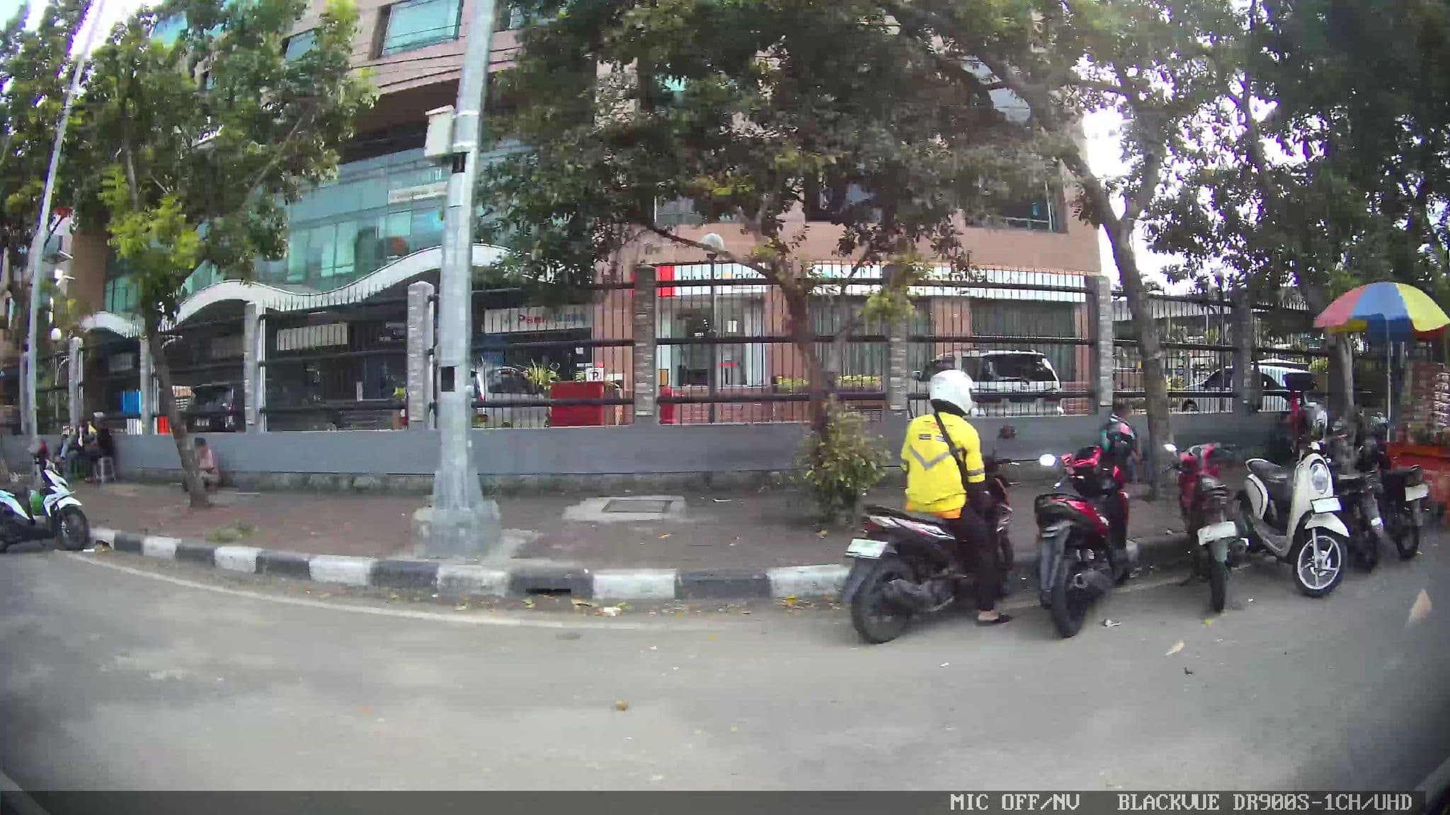 Street view near Basement Hotel Ibis, Jakarta — © Kaart---LEFT (CC BY-SA · Mapillary)