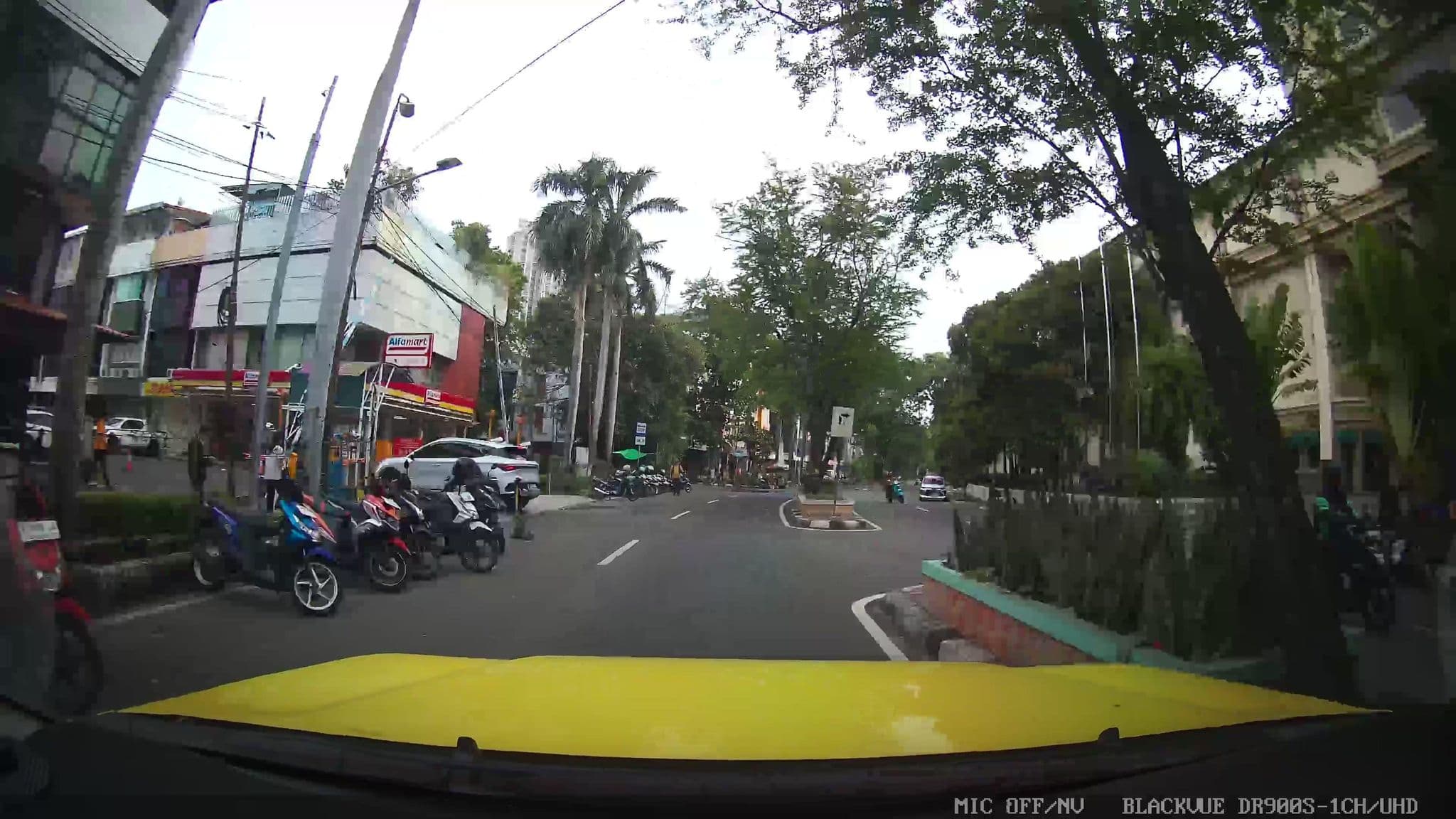 Street view near Le grandeur, Jakarta — © Kaart---FRONT (CC BY-SA · Mapillary)