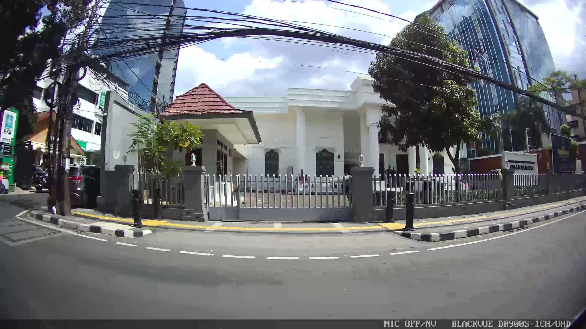 Street view near HOTEL MENTENG 1, Jakarta — © Kaart---RIGHT (CC BY-SA · Mapillary)