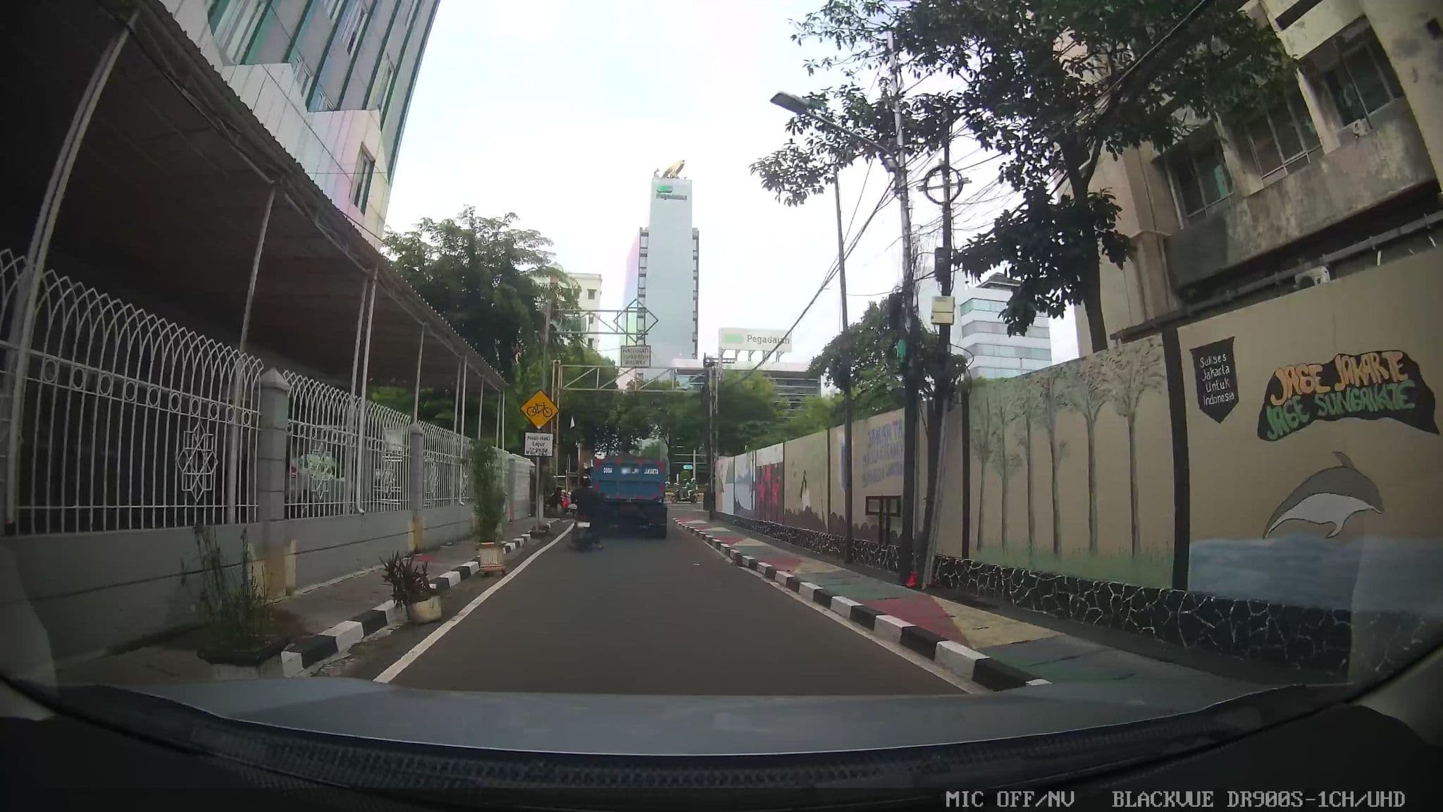 Street view near Hotel Millenium Room 1524, Jakarta — © Kaart---FRONT (CC BY-SA · Mapillary)