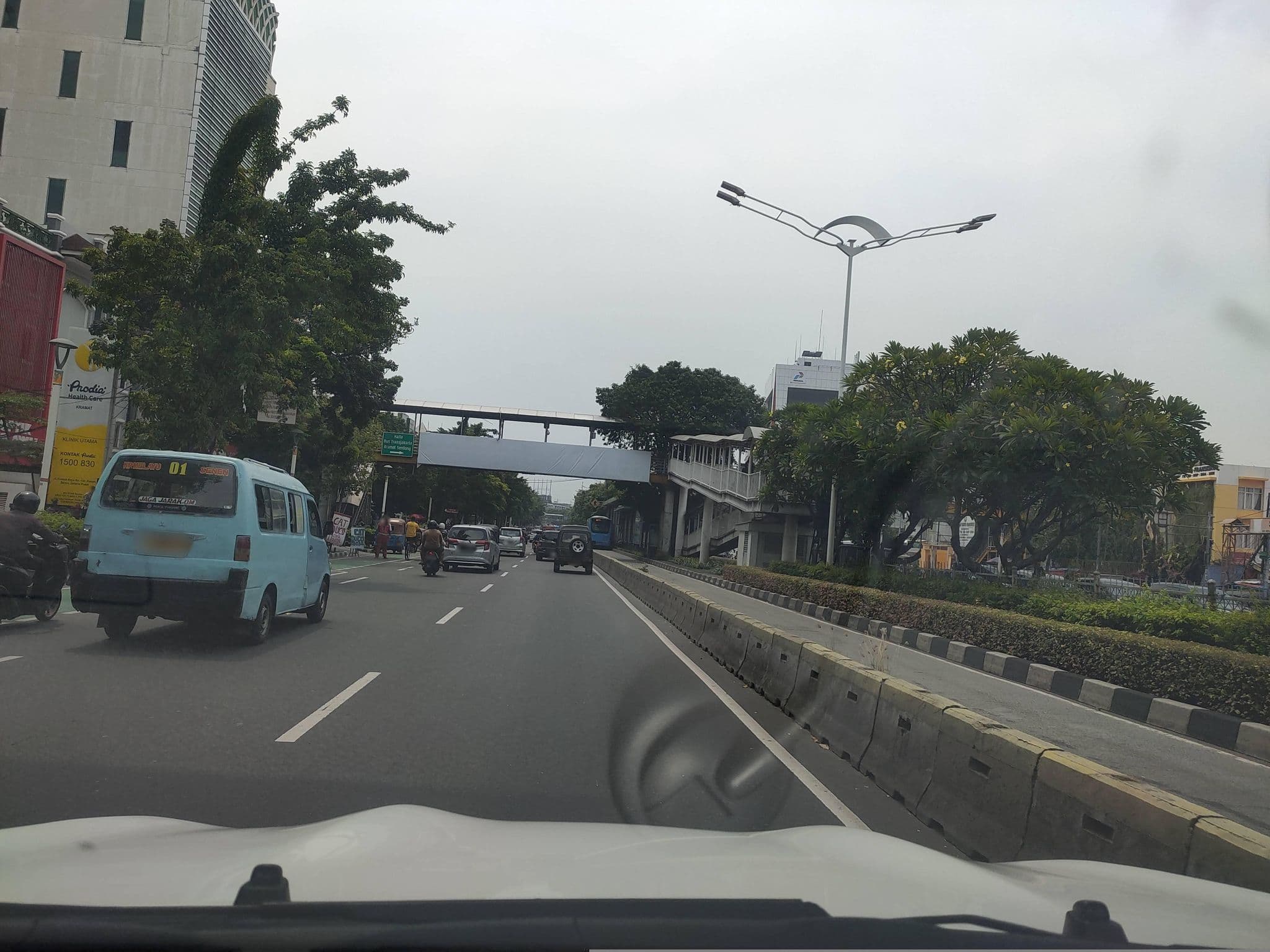 Street view near A-Club lounge, Hotel The Acacia jakarta, Jakarta — © Kaart_Local (CC BY-SA · Mapillary)
