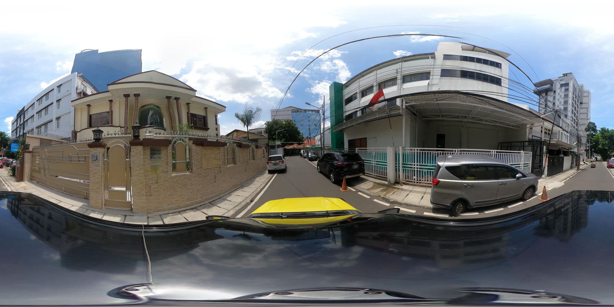 Street view near Jhon's Pardede Hotel, Jakarta — © Kaart---360 (CC BY-SA · Mapillary)