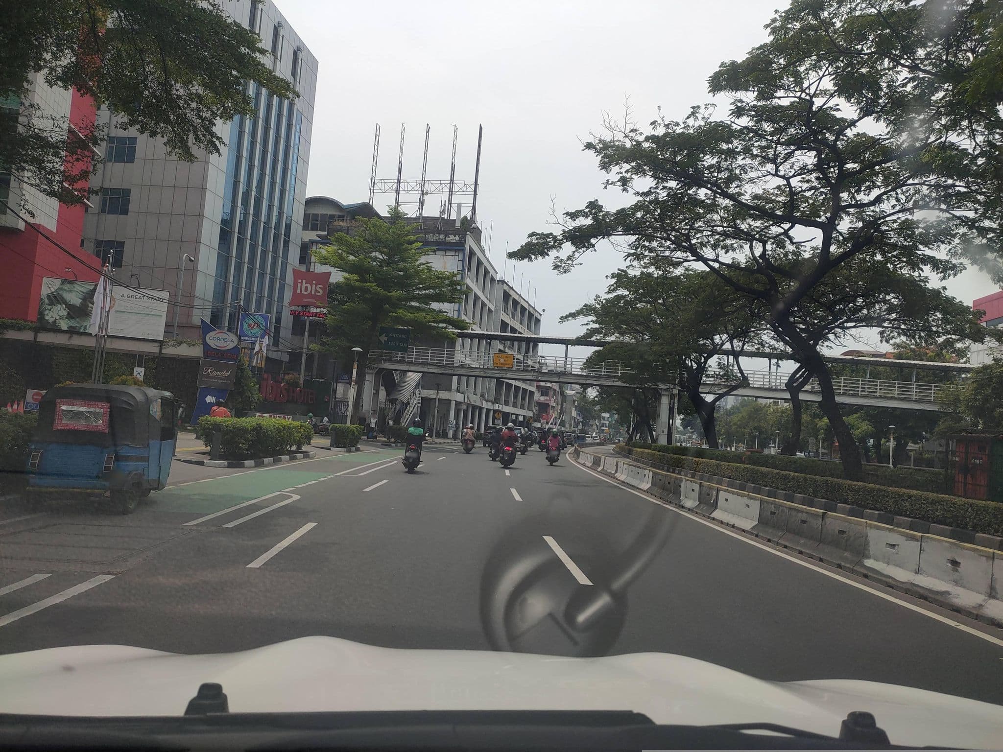 Street view near Amaris Hotel Senen - Jakarta, Jakarta — © Kaart_Local (CC BY-SA · Mapillary)