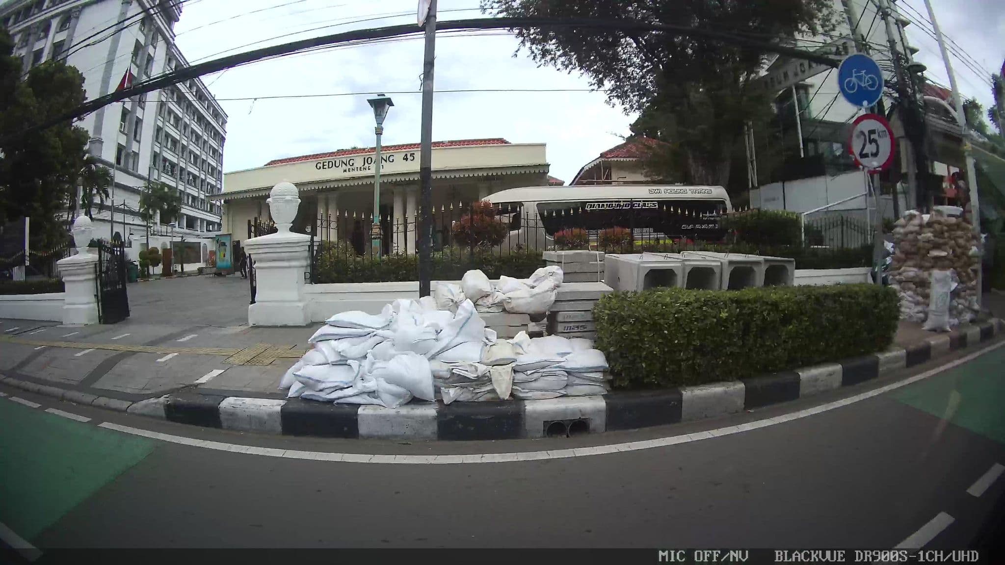 Street view near Hotel Treva International, Jakarta — © Kaart---LEFT (CC BY-SA · Mapillary)