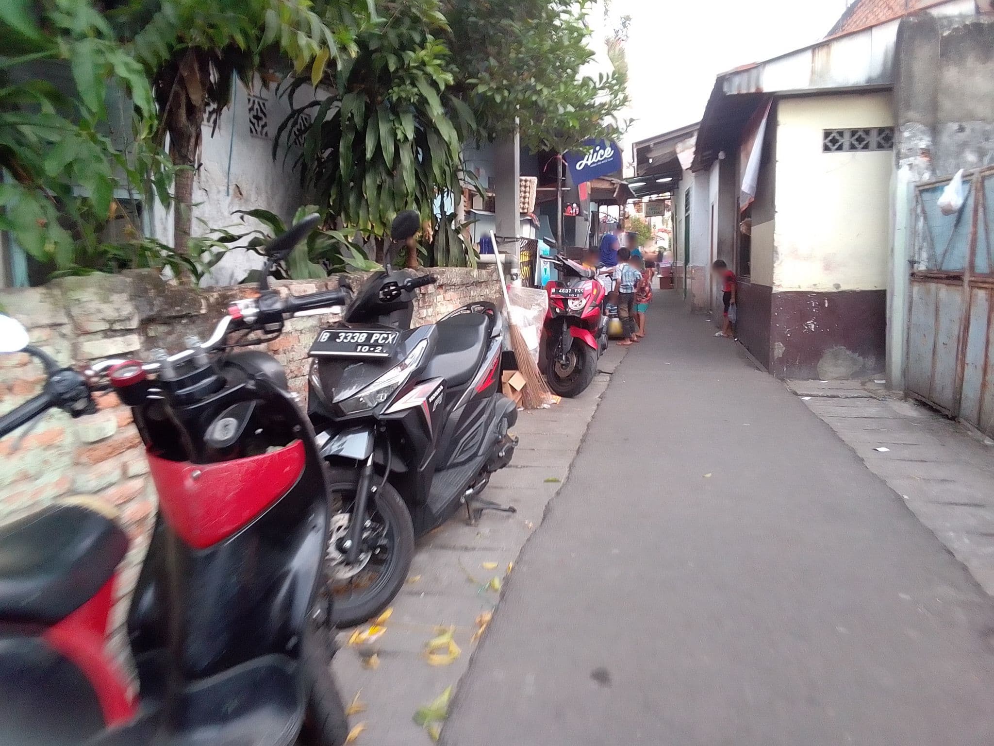 Street view near Golden Rose Ballroom Hotel Accacia, Jakarta — © fedrian_syah (CC BY-SA · Mapillary)