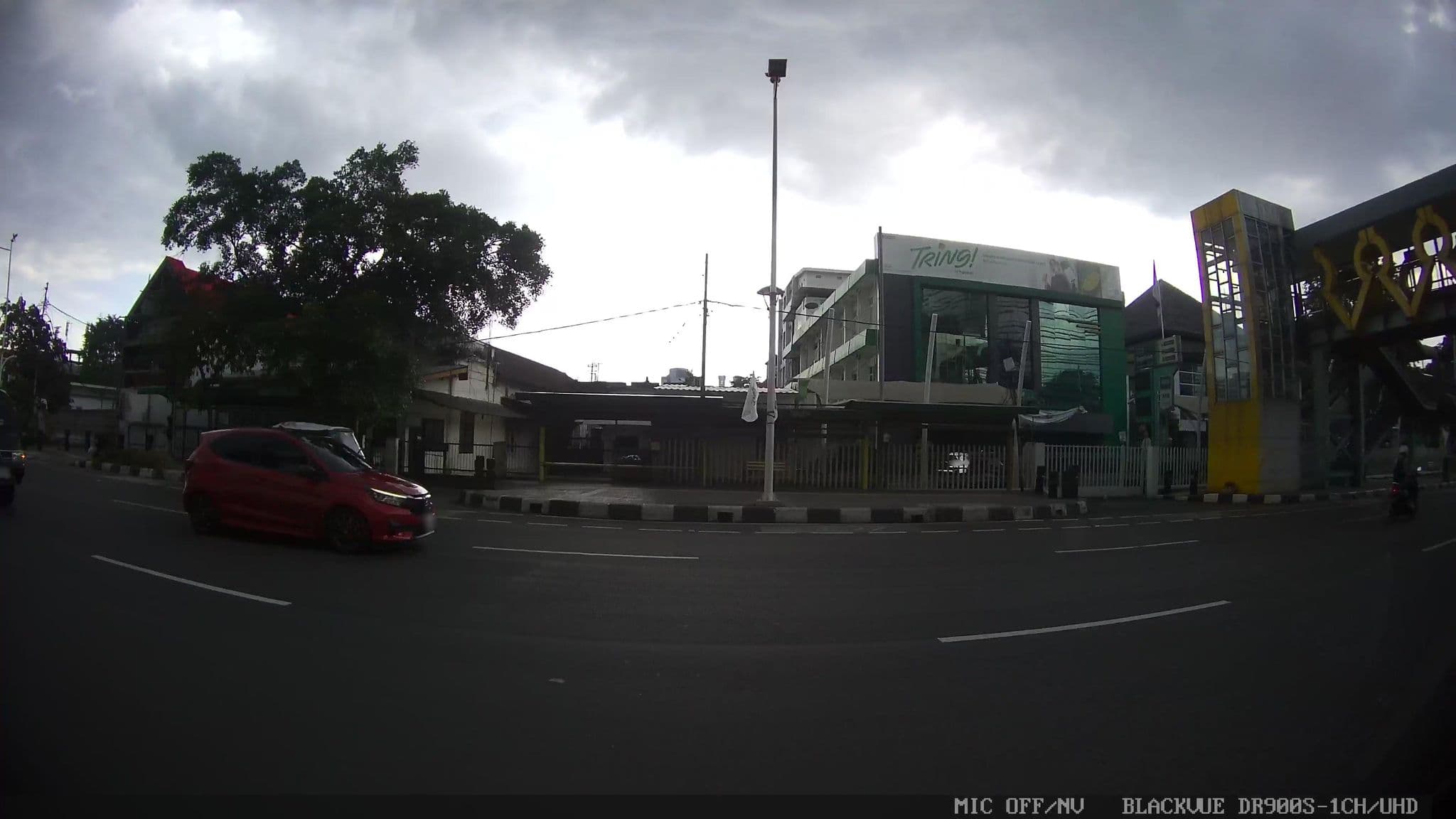 Street view near Lumire Hotel & Convention Center, Jakarta — © Kaart---LEFT (CC BY-SA · Mapillary)