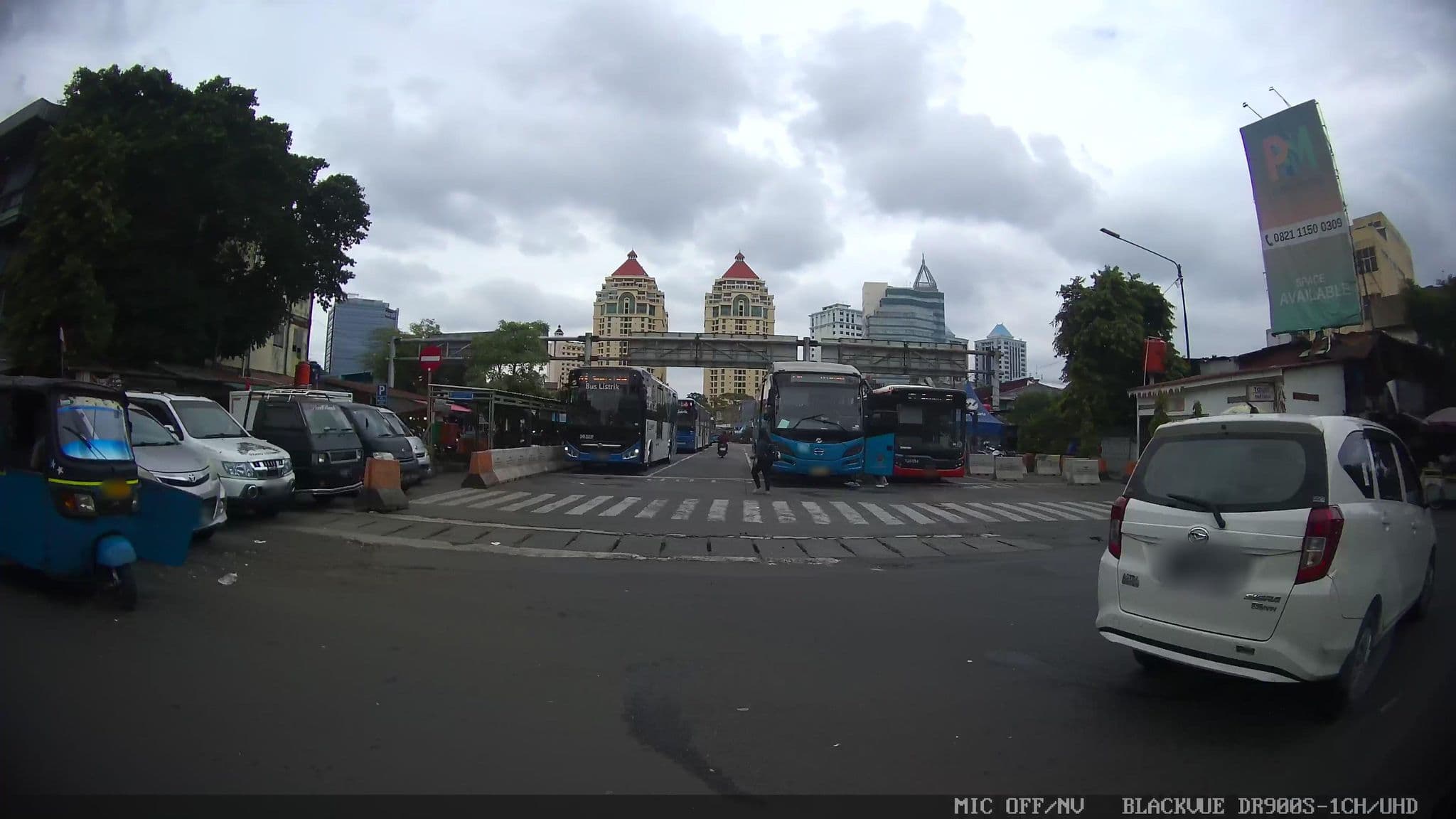 Street view near joe apartemen, Jakarta — © Kaart---LEFT (CC BY-SA · Mapillary)