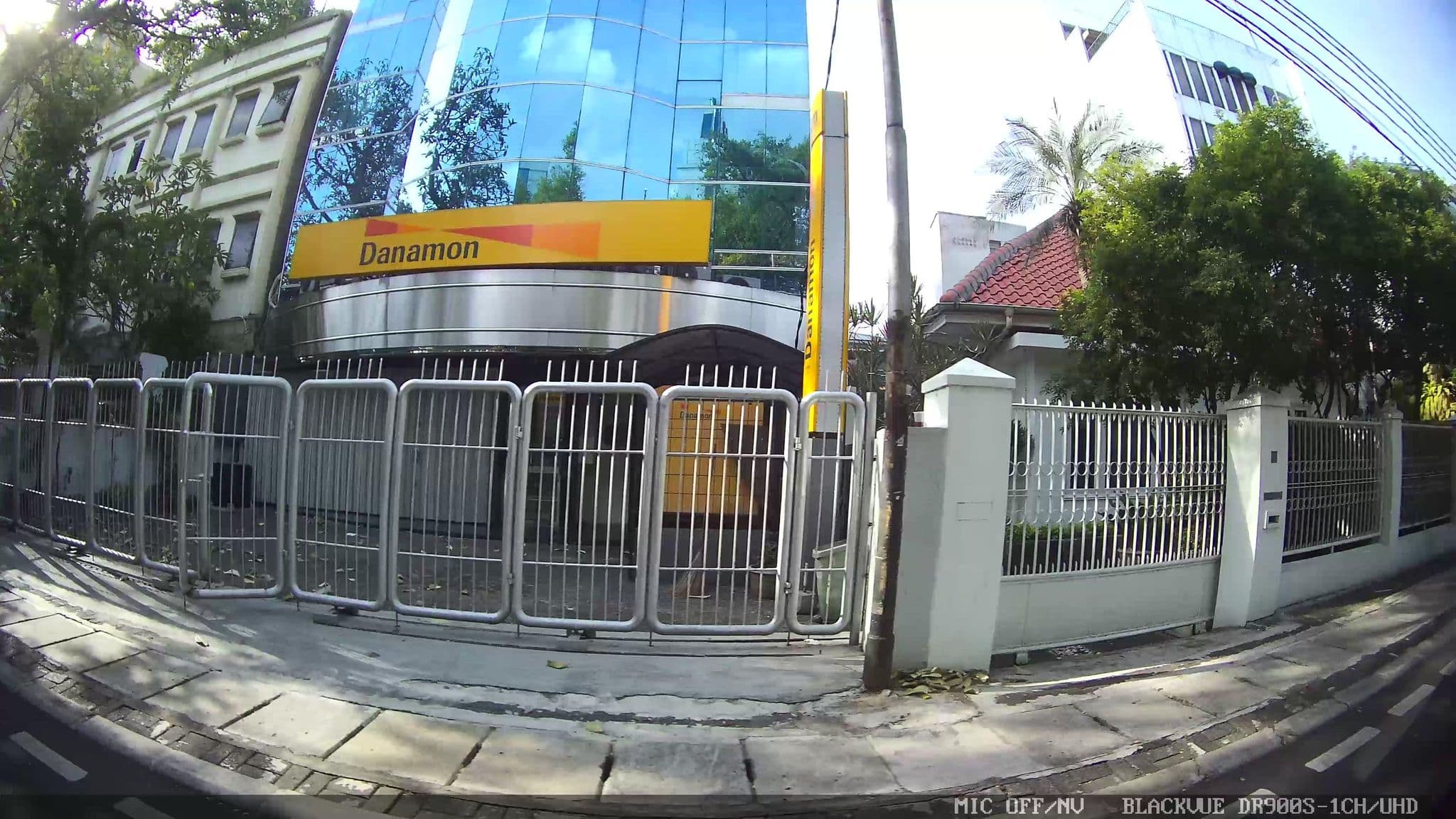 Street view near alia hotel, Jakarta — © Kaart---LEFT (CC BY-SA · Mapillary)