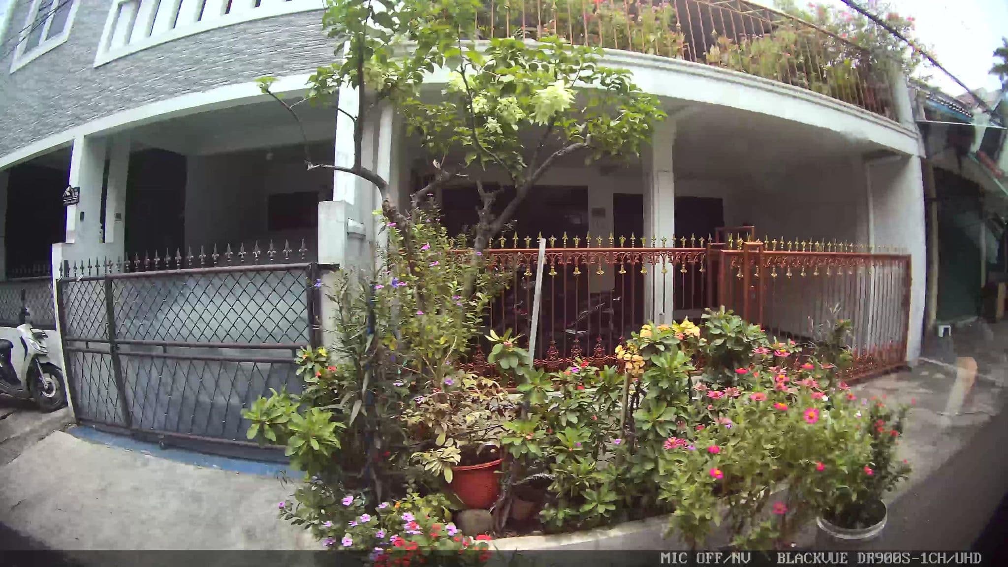 Street view near Hotel IBIss Kemayoran, Jakarta — © Kaart---LEFT (CC BY-SA · Mapillary)
