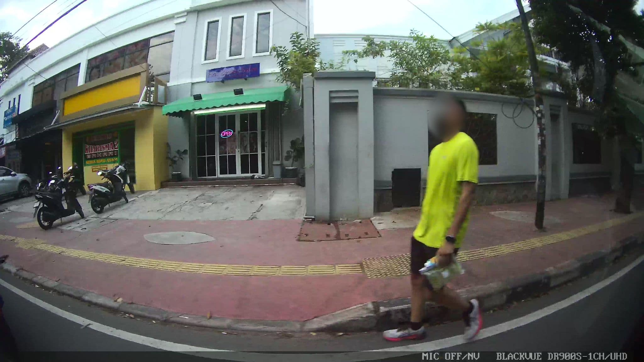 Street view near Hotel Wisma Bantimurung, Jakarta — © Kaart---LEFT (CC BY-SA · Mapillary)