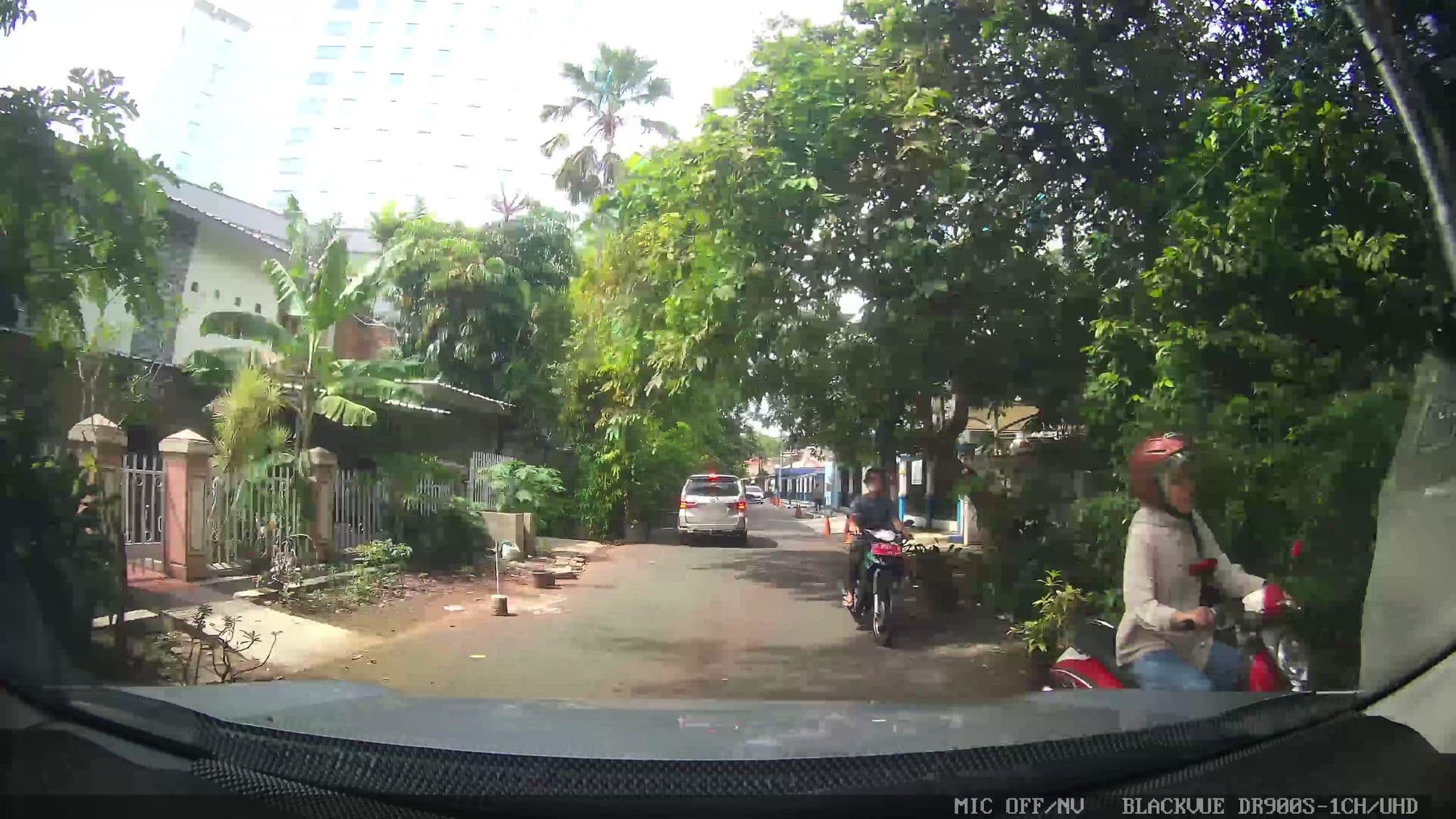 Street view near PT Jakarta Tourisindo, Jakarta — © Kaart---FRONT (CC BY-SA · Mapillary)