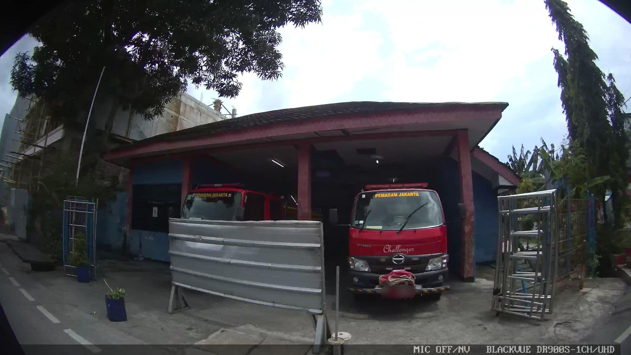 Street view near Kost Kartika, Jakarta — © Kaart---RIGHT (CC BY-SA · Mapillary)