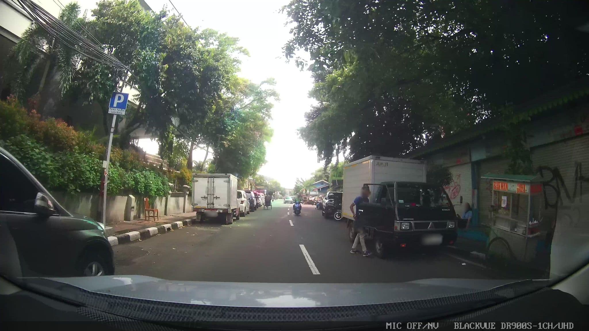 Street view near Cempaka II Ballroom Hotel Grand Cempaka, Jakarta — © Kaart---FRONT (CC BY-SA · Mapillary)