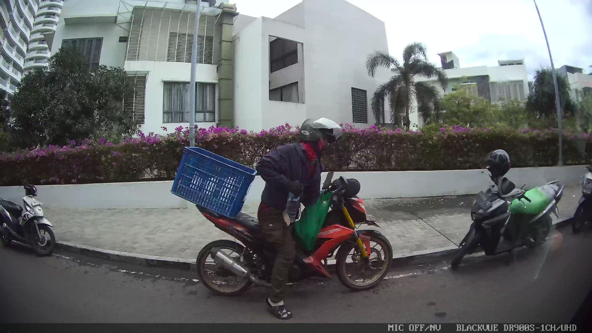 Street view near Proyek royale springhill apartment, Jakarta — © Kaart---LEFT (CC BY-SA · Mapillary)