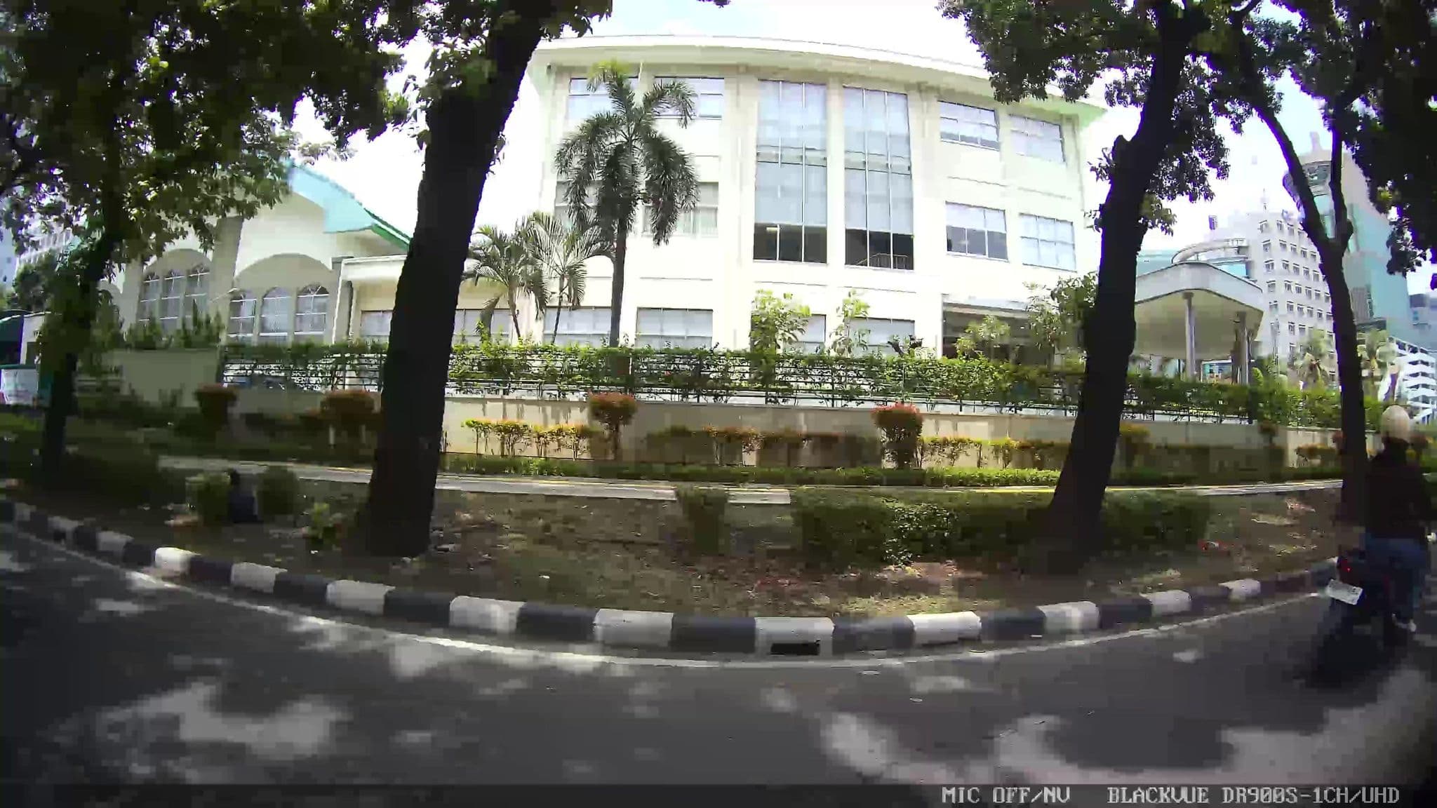 Street view near Hotel Jayakarta Anyer, Jakarta — © Kaart---LEFT (CC BY-SA · Mapillary)
