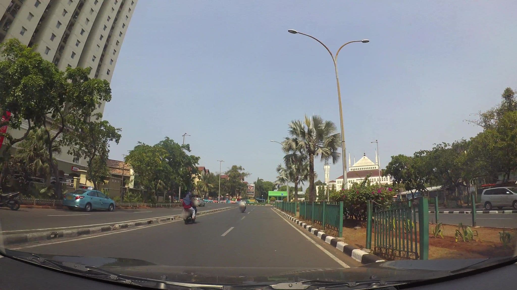 Street view near Presiden suite room 322 (bamboo inn hotel and cafe), Jakarta — © kaart_2 (CC BY-SA · Mapillary)