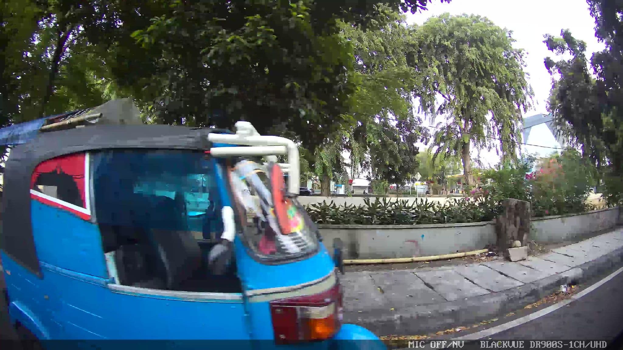 Street view near Amaris Hotel Pasarbaru, Jakarta — © Kaart---RIGHT (CC BY-SA · Mapillary)