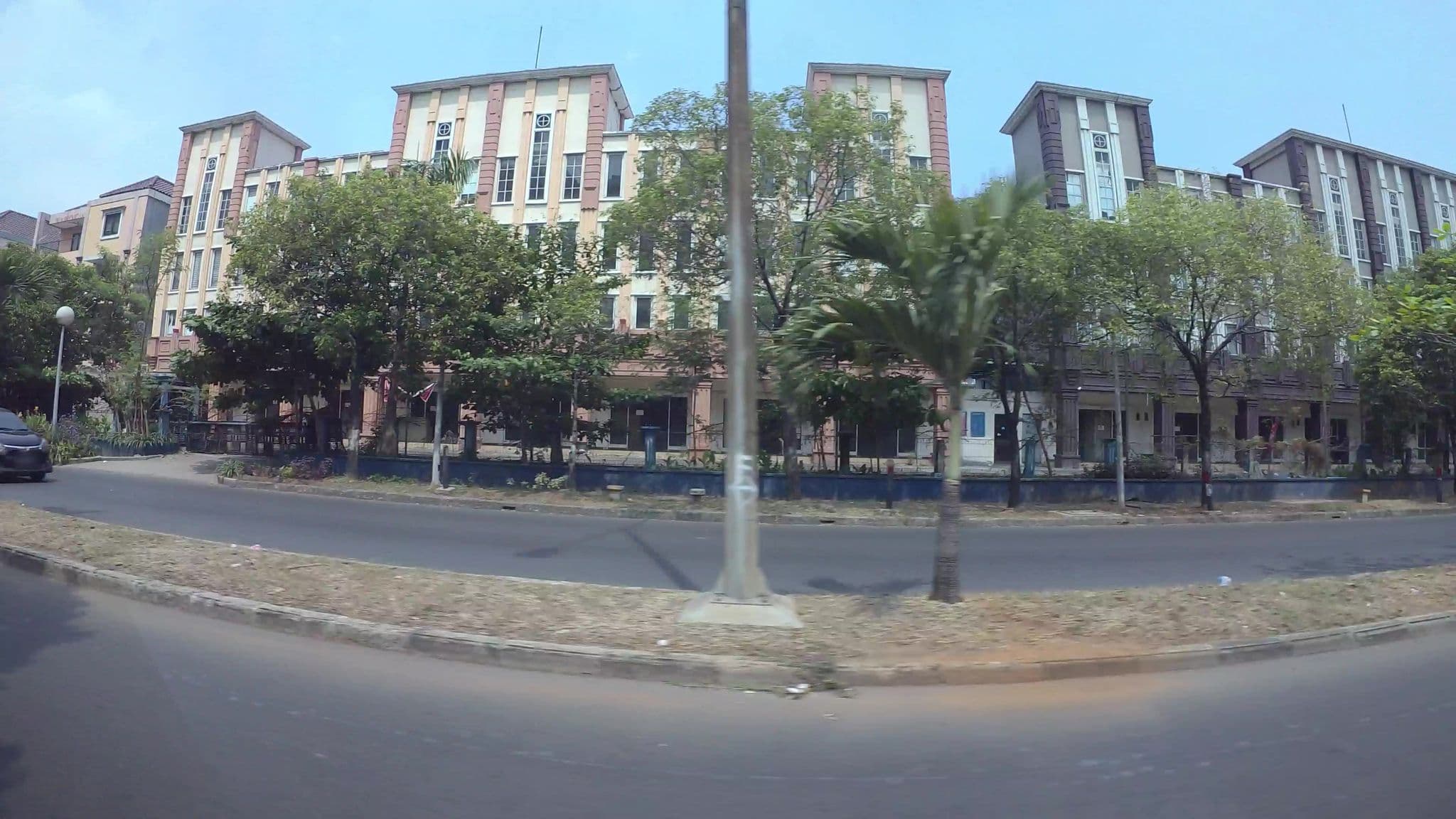 Street view near Hotel redtop, Jakarta — © kaart_2 (CC BY-SA · Mapillary)
