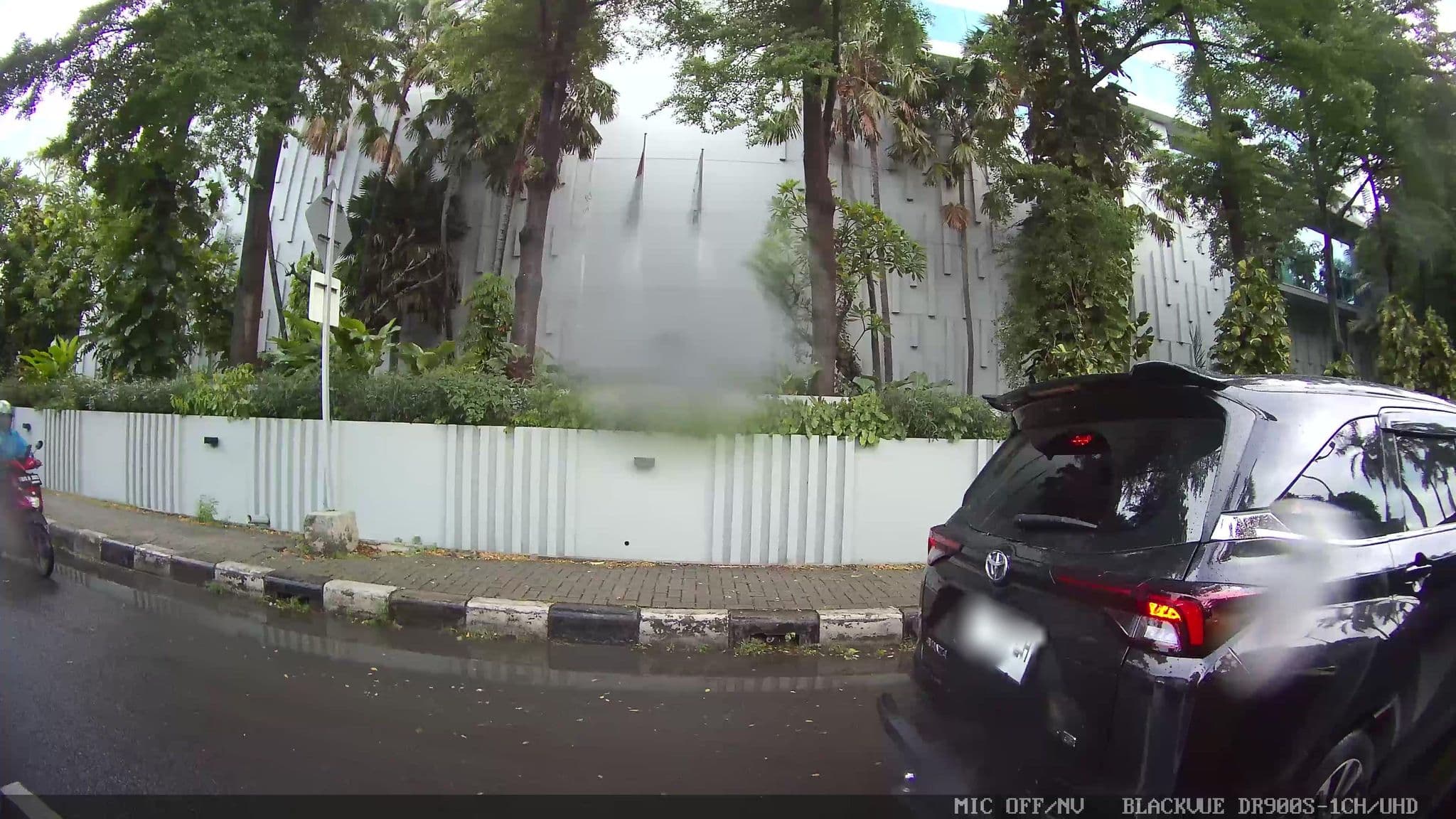 Street view near Loby HoteL Holiday Inn, Jakarta — © Kaart---LEFT (CC BY-SA · Mapillary)