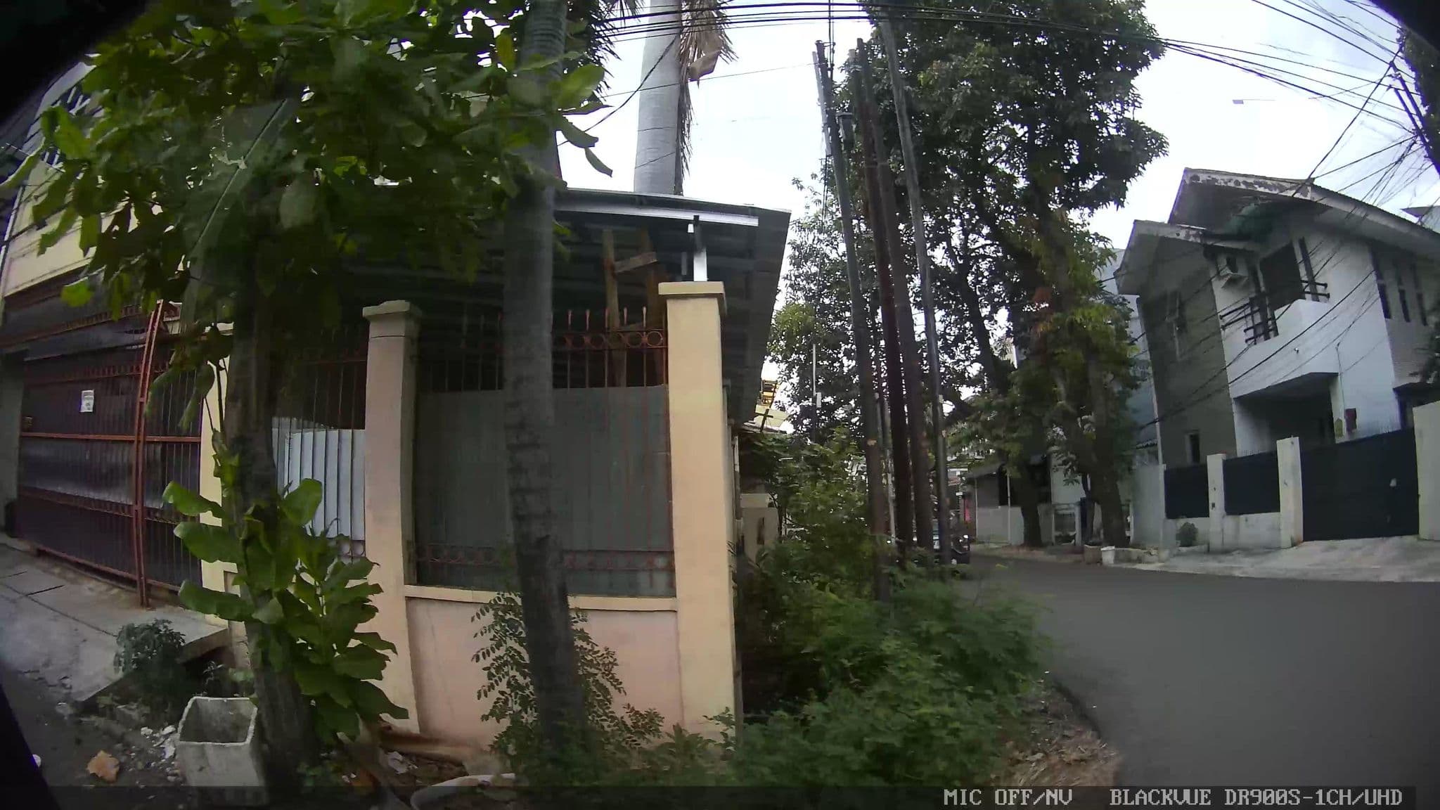 Street view near Michelle Lie's room, Jakarta — © Kaart---RIGHT (CC BY-SA · Mapillary)