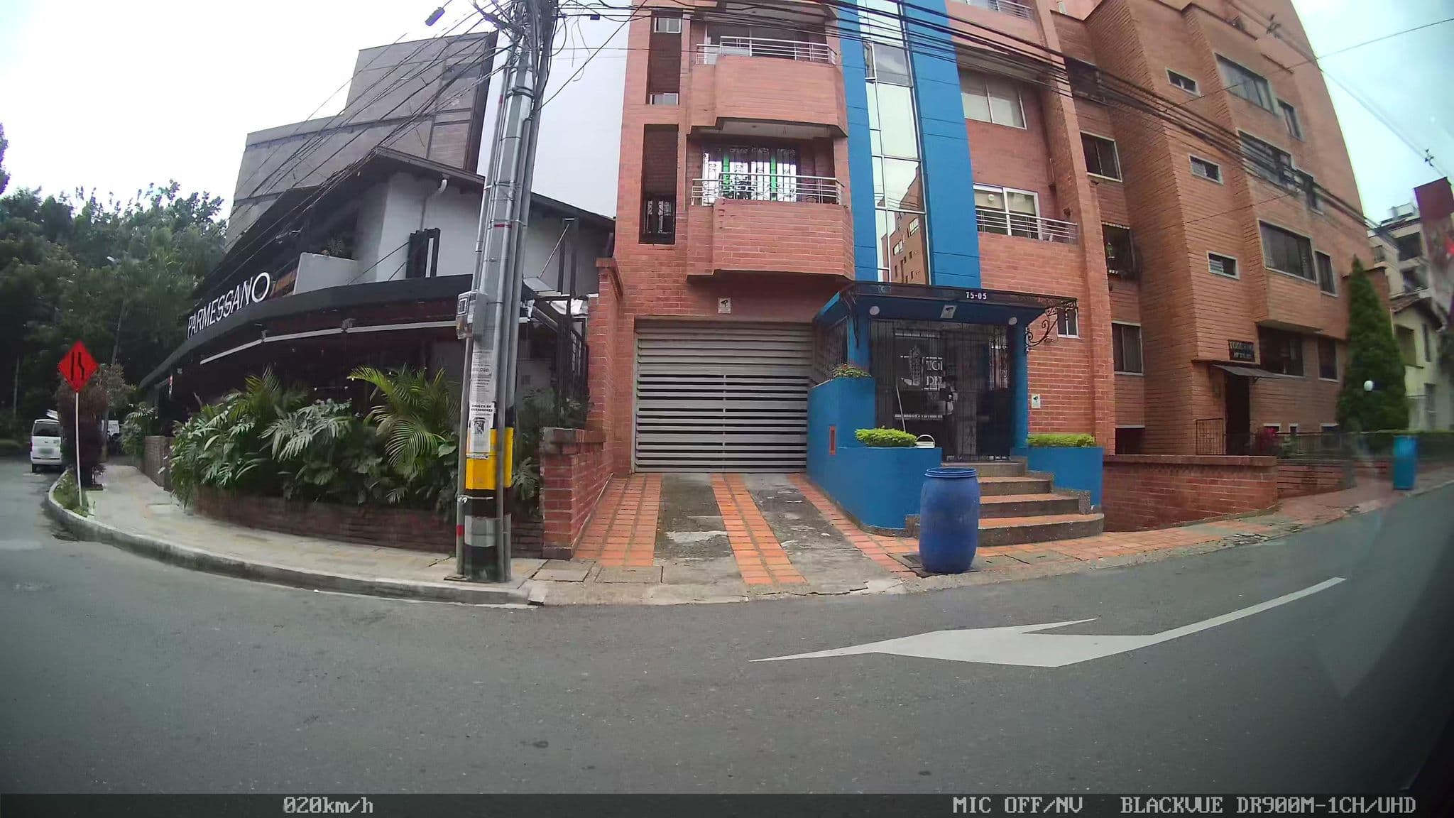 Street view near Hotel Living by Armoniko, Medellín
