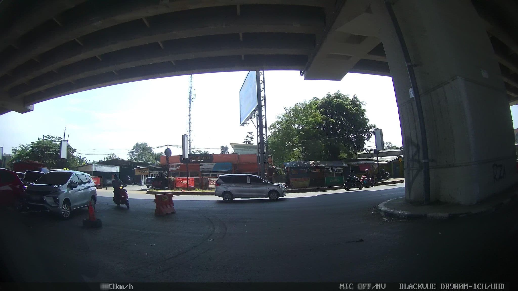 Street view near Kuta seaview hotel, Cileungsir — © kaart_2 (CC BY-SA · Mapillary)