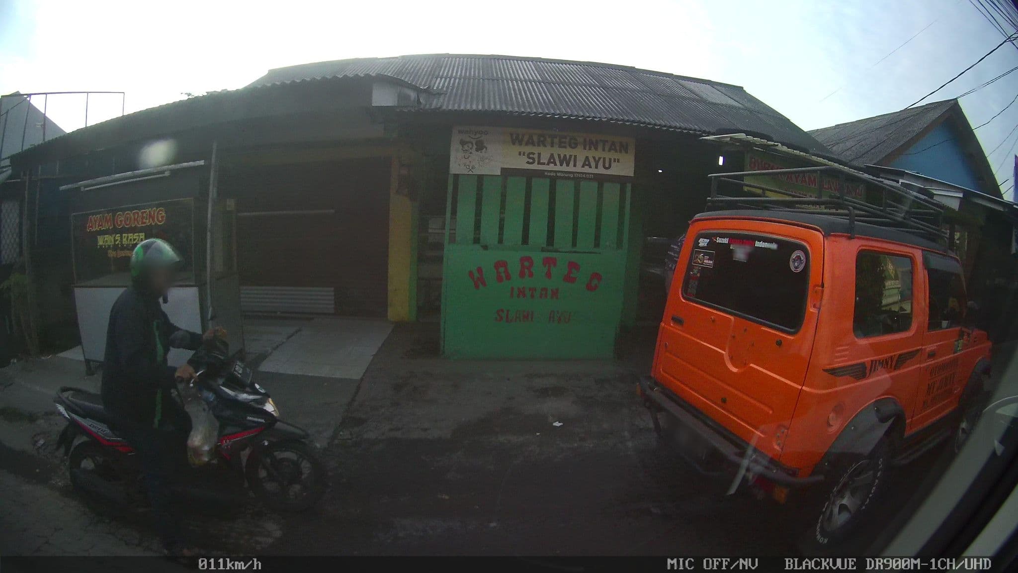 Street view near Lotta sera hotel, Cileungsir — © kaart5 (CC BY-SA · Mapillary)