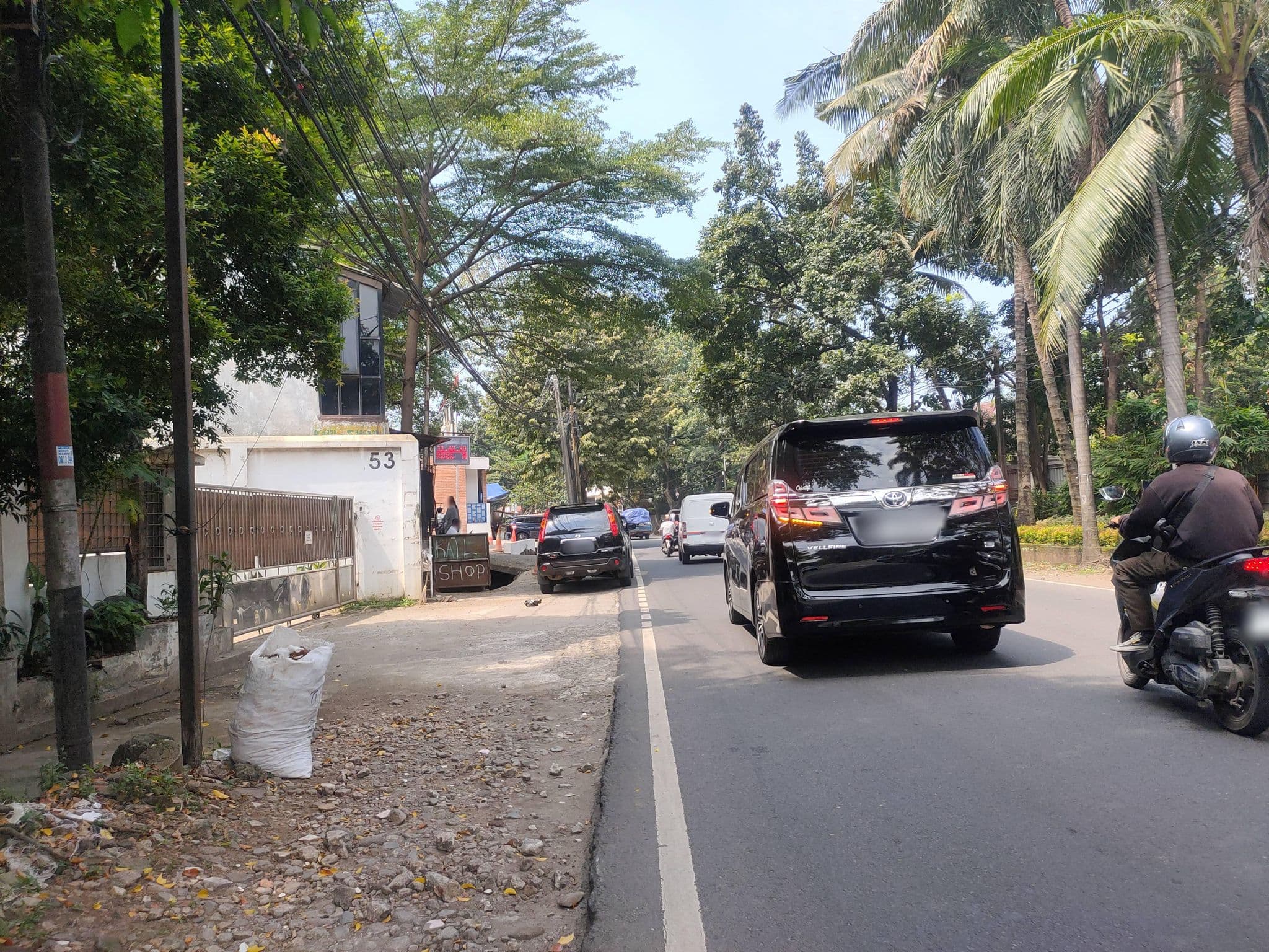 Street view near Jayakarta hotel & spa, Cileungsir — © Kaart_Local (CC BY-SA · Mapillary)