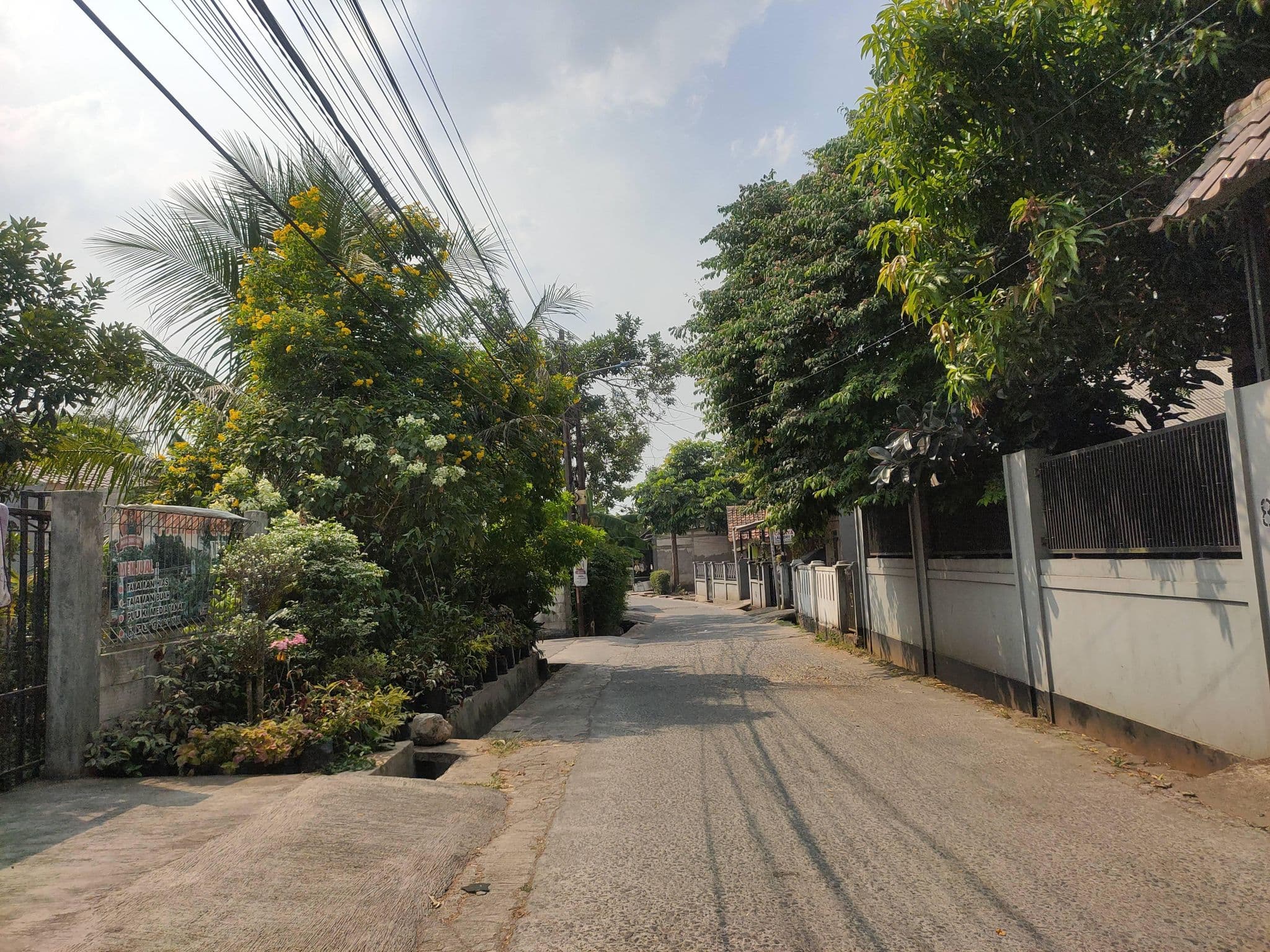 Street view near Peternakan Angkot, Cileungsir — © Kaart_Local (CC BY-SA · Mapillary)