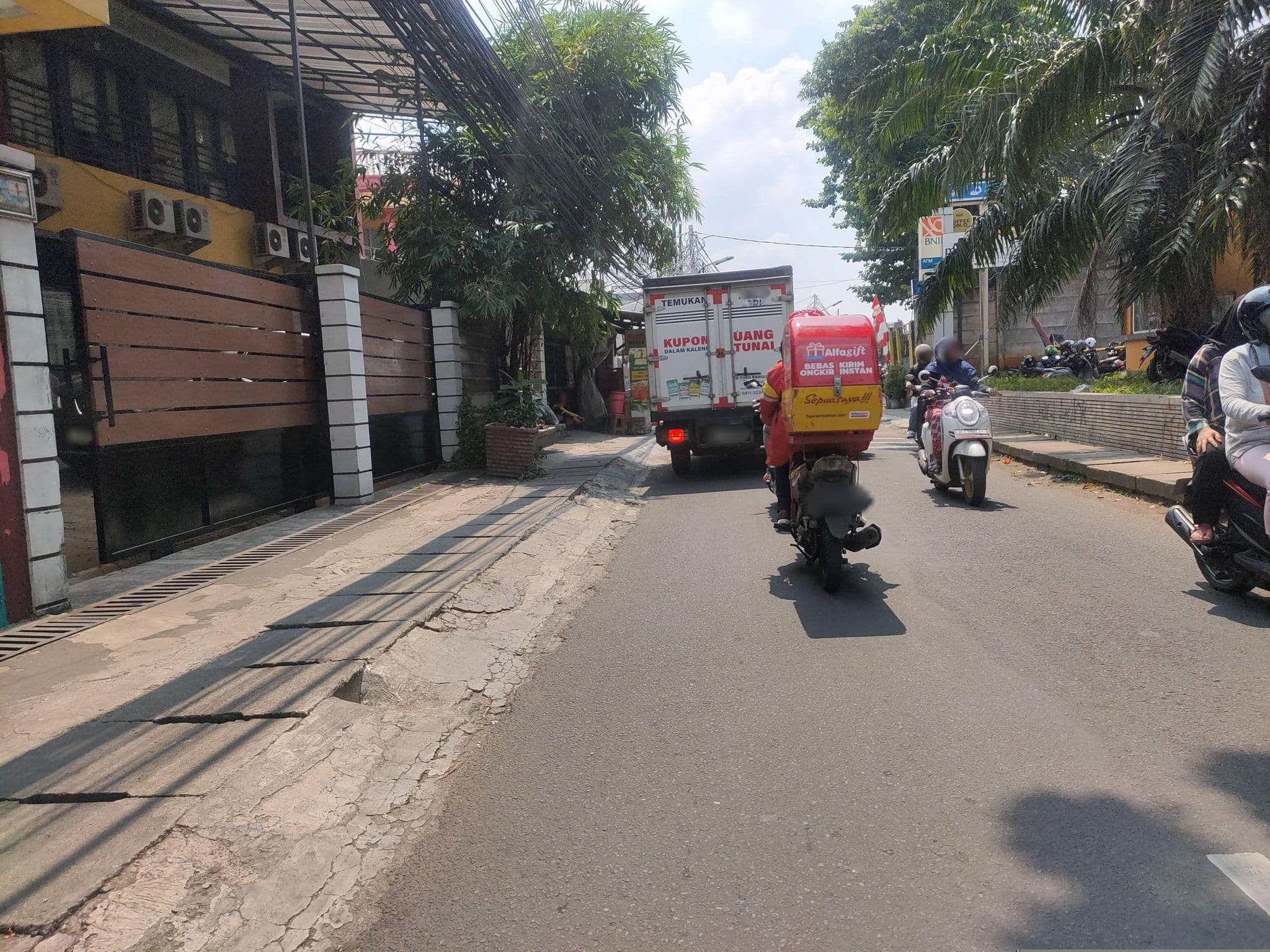Street view near Marsya Prima Hotel, Depok — © Kaart_Local (CC BY-SA · Mapillary)