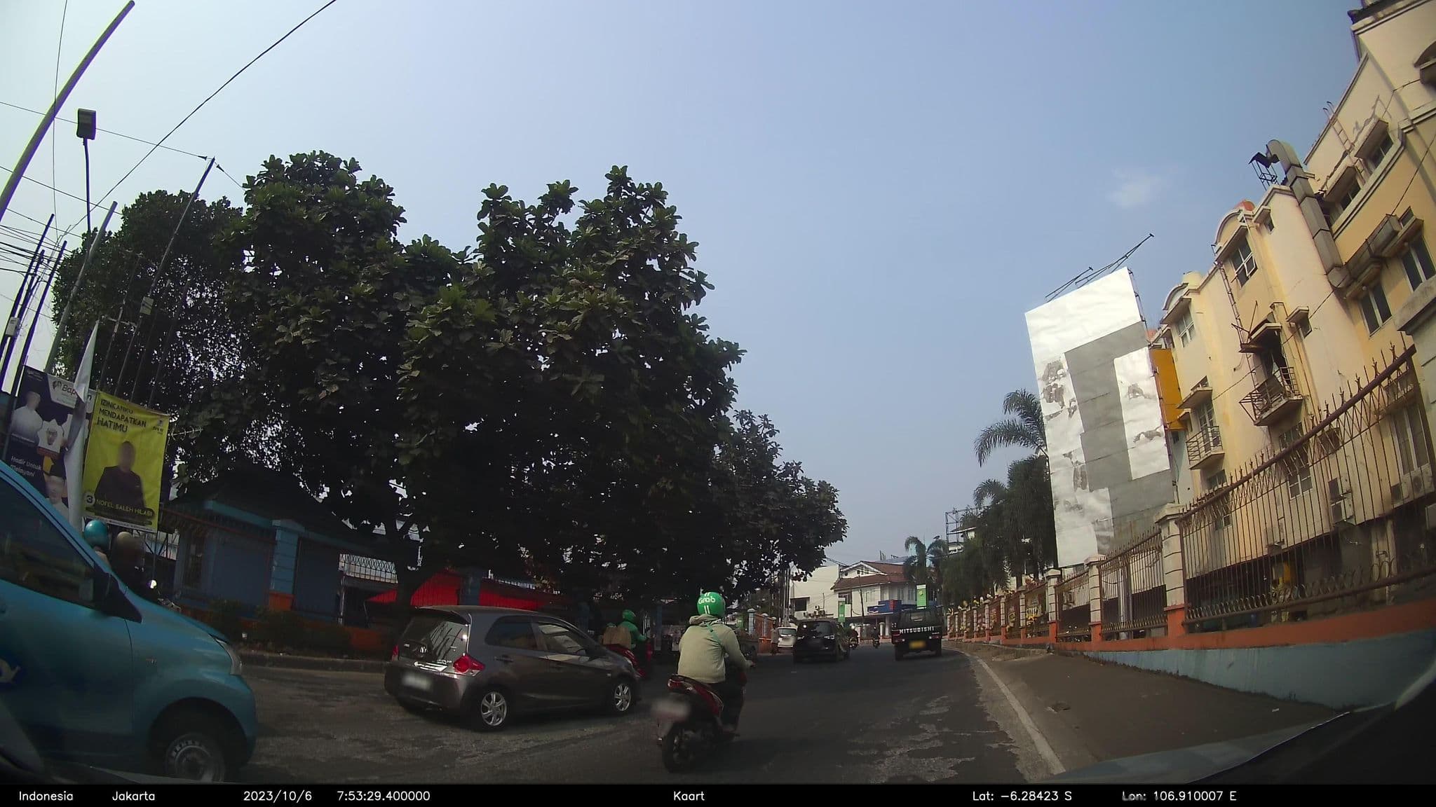 Street view near Mercure hotel batam, Bekasi — © kaart5 (CC BY-SA · Mapillary)