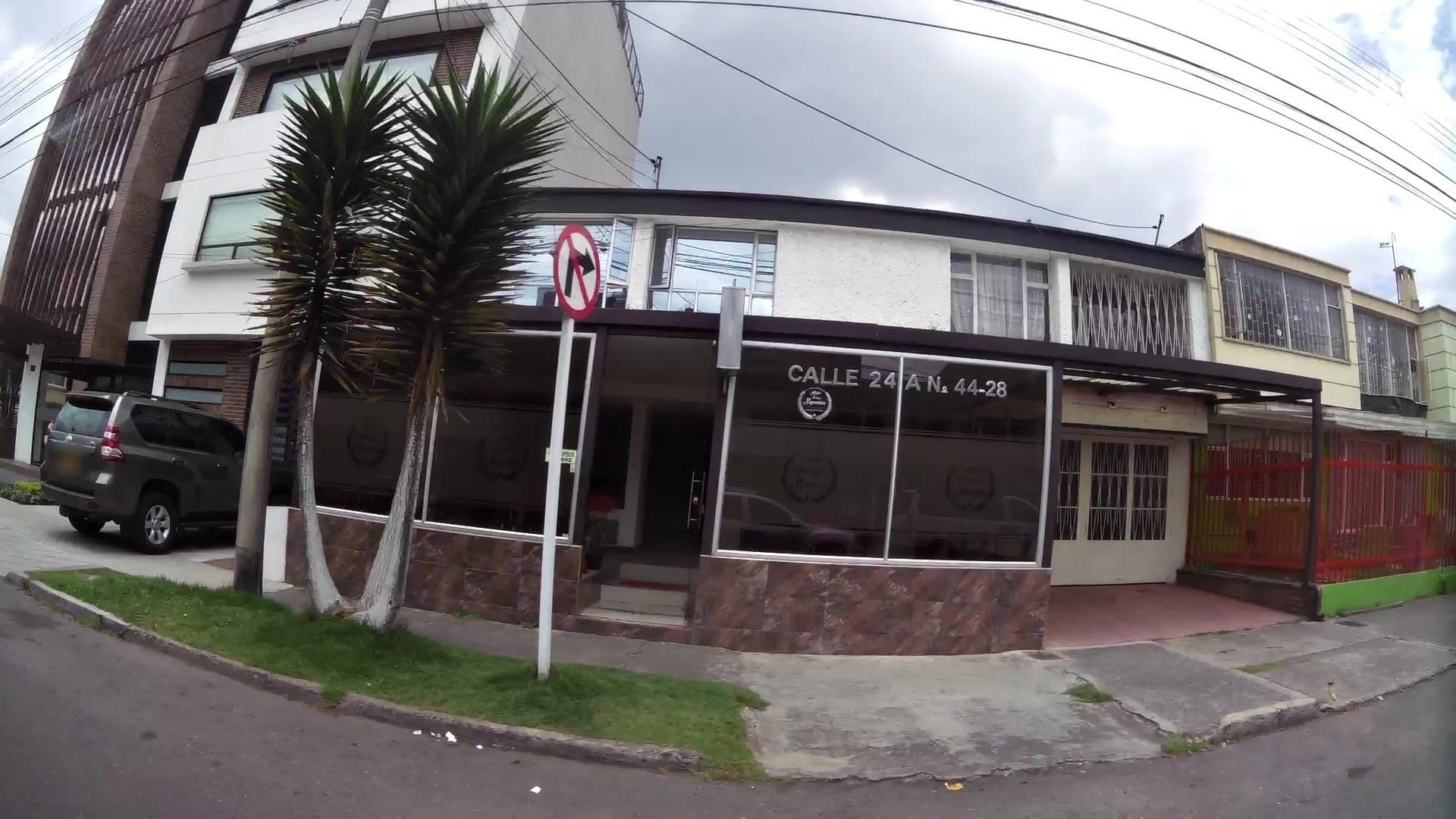 Street view near Boutique Superior, Bogotá