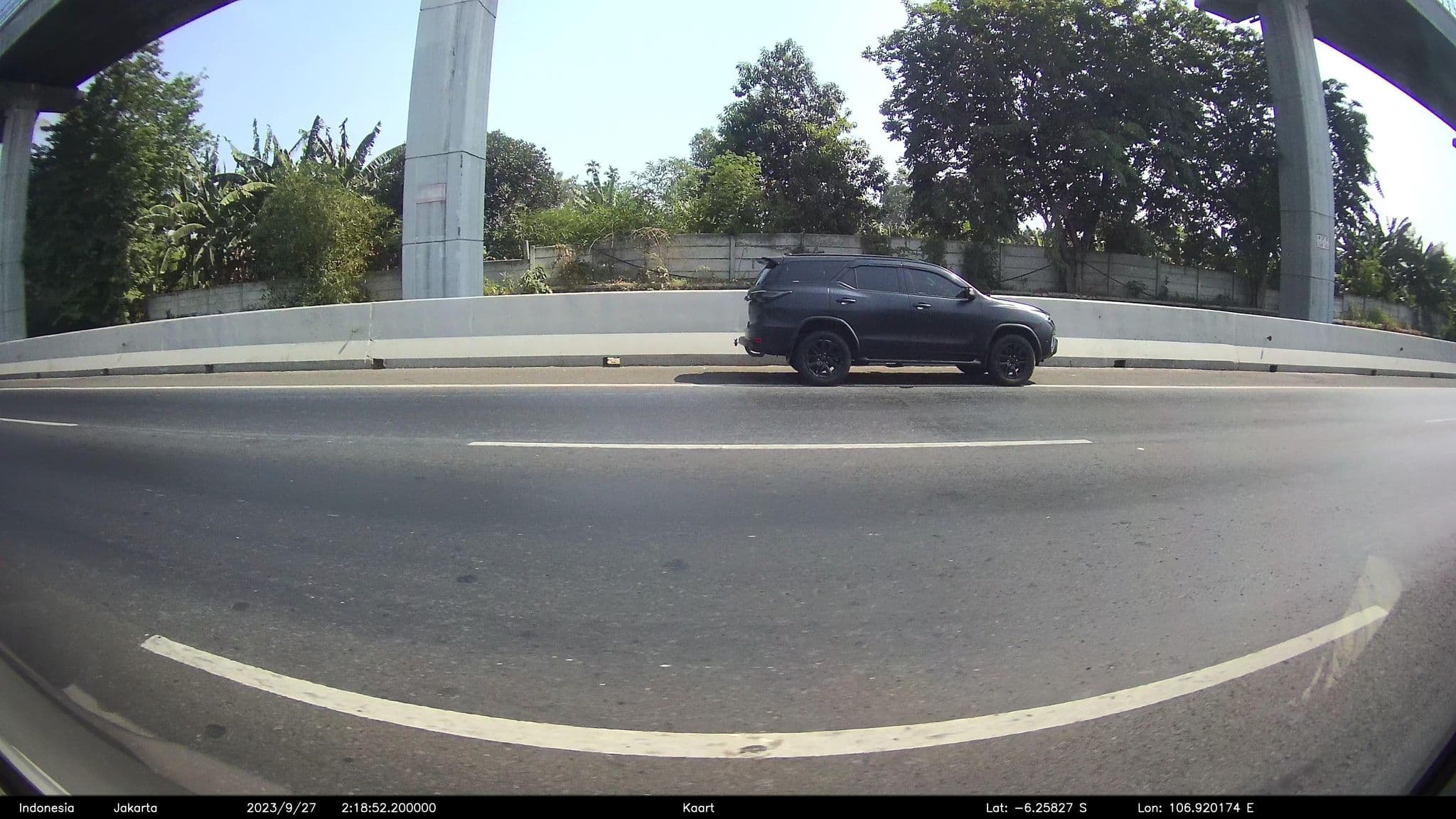Street view near Gran melia hotel, Bekasi — © kaart_2 (CC BY-SA · Mapillary)