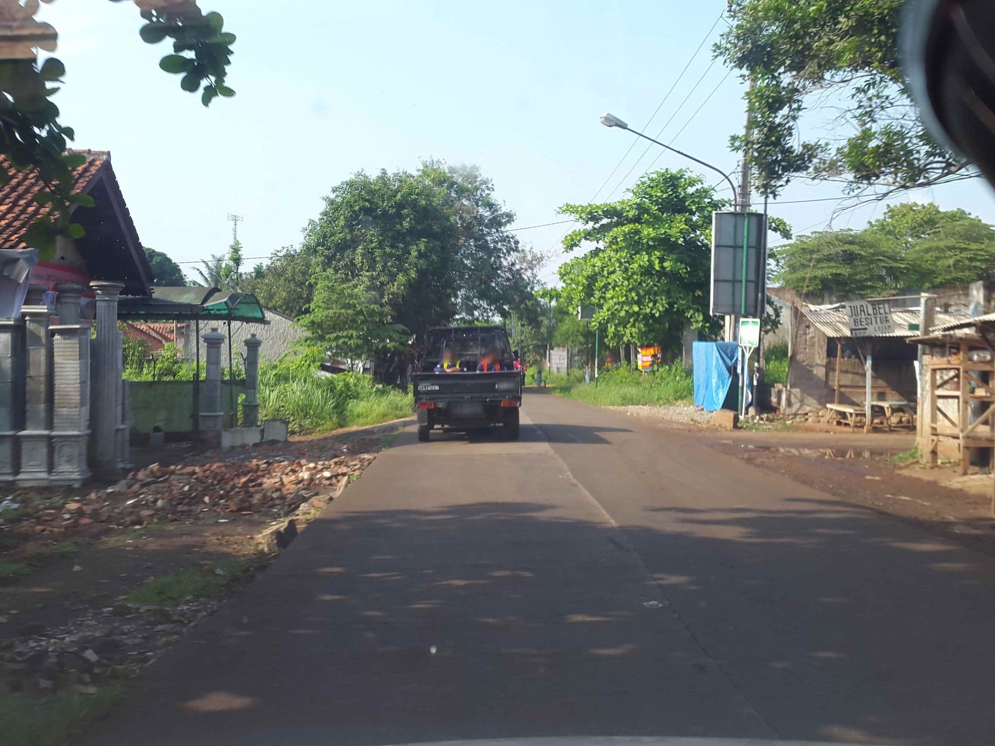Street view near Rest Area Tamansari, Cileungsir — © roadroid (CC BY-SA · Mapillary)