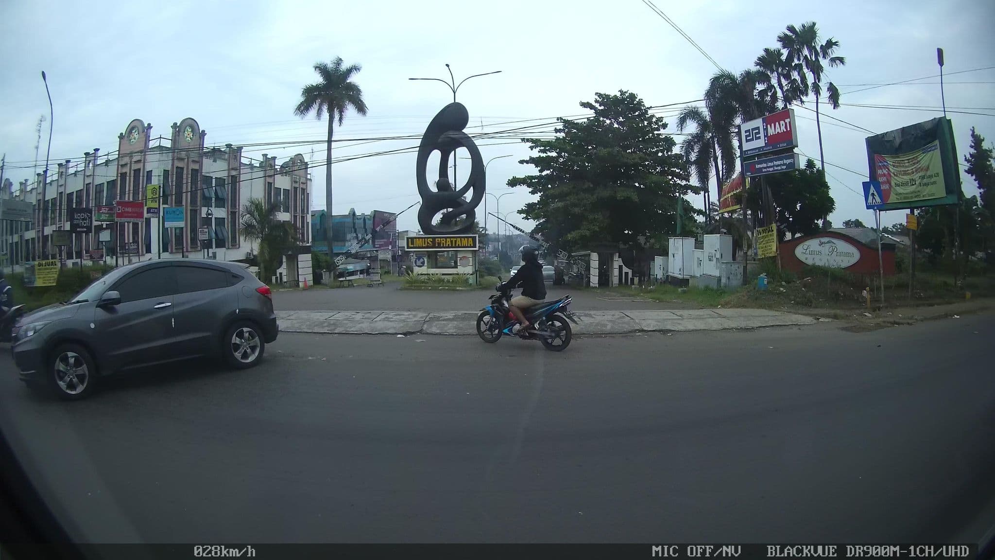 Street view near Perumahan Limus Pratama Regency, Cileungsir — © kaart_2 (CC BY-SA · Mapillary)