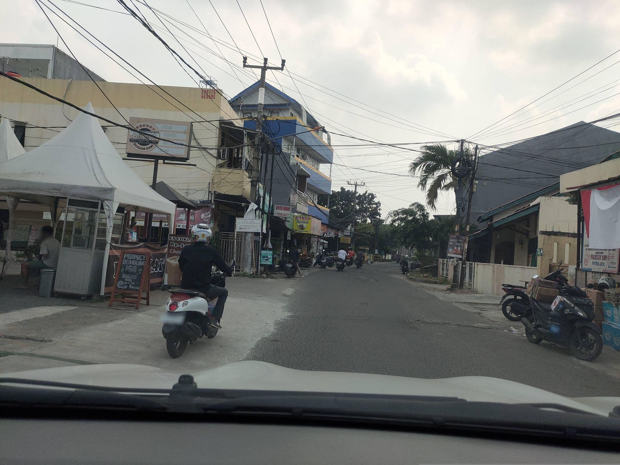 Street view near Dream Land, Bekasi — © Kaart_Local (CC BY-SA · Mapillary)
