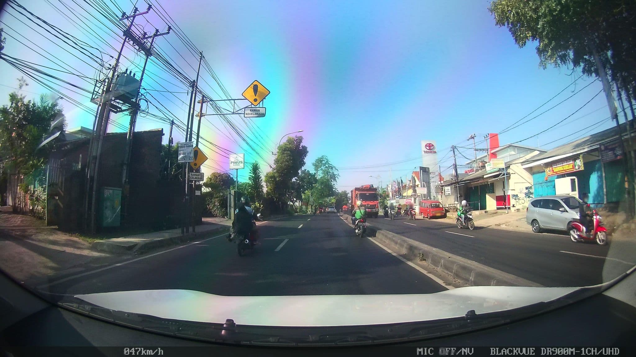Street view near PINUS hotel, Bekasi — © kaart_2 (CC BY-SA · Mapillary)