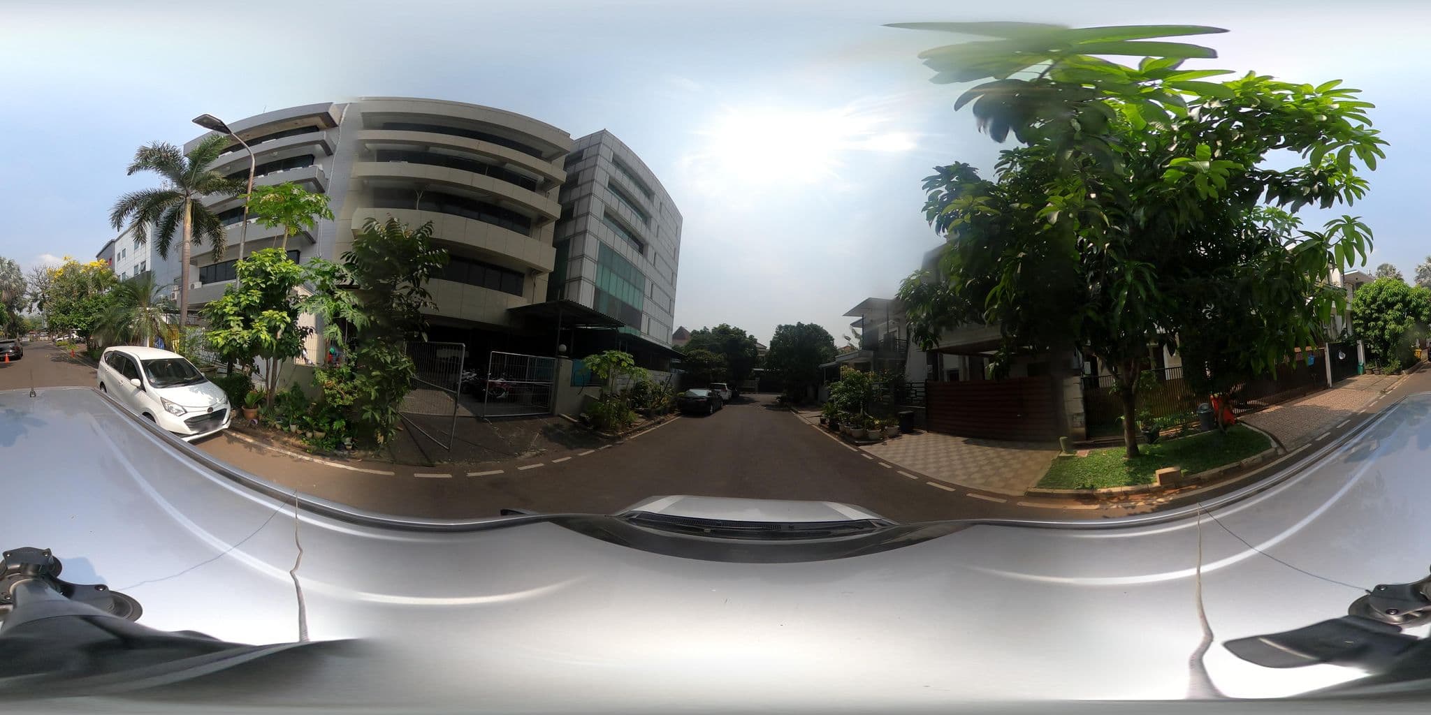 Street view near RaKaCia Hotel, Utan — © kaart_2 (CC BY-SA · Mapillary)