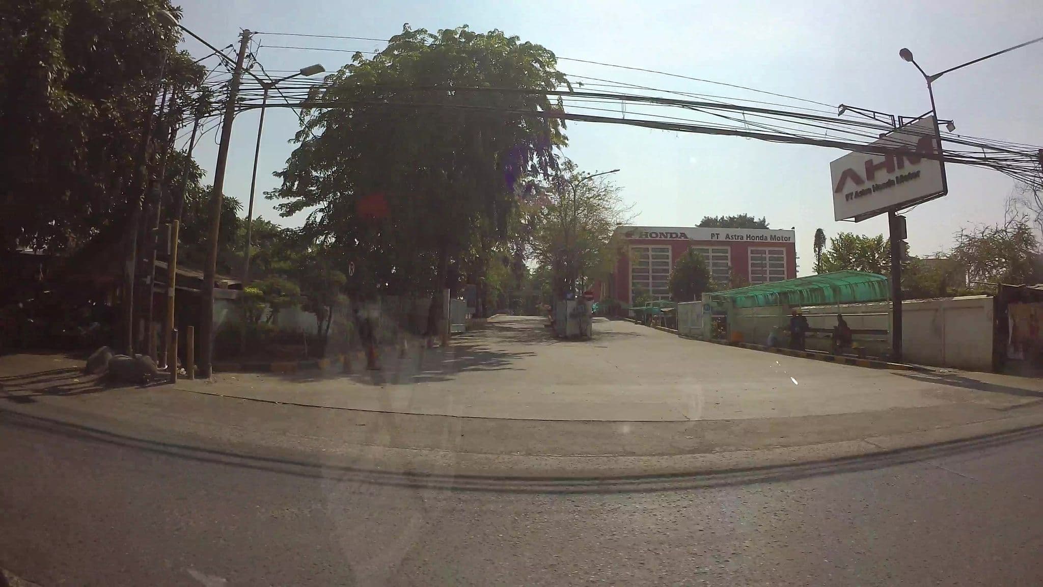 Street view near Lapangan Segitiga, Utan — © kaart_3 (CC BY-SA · Mapillary)