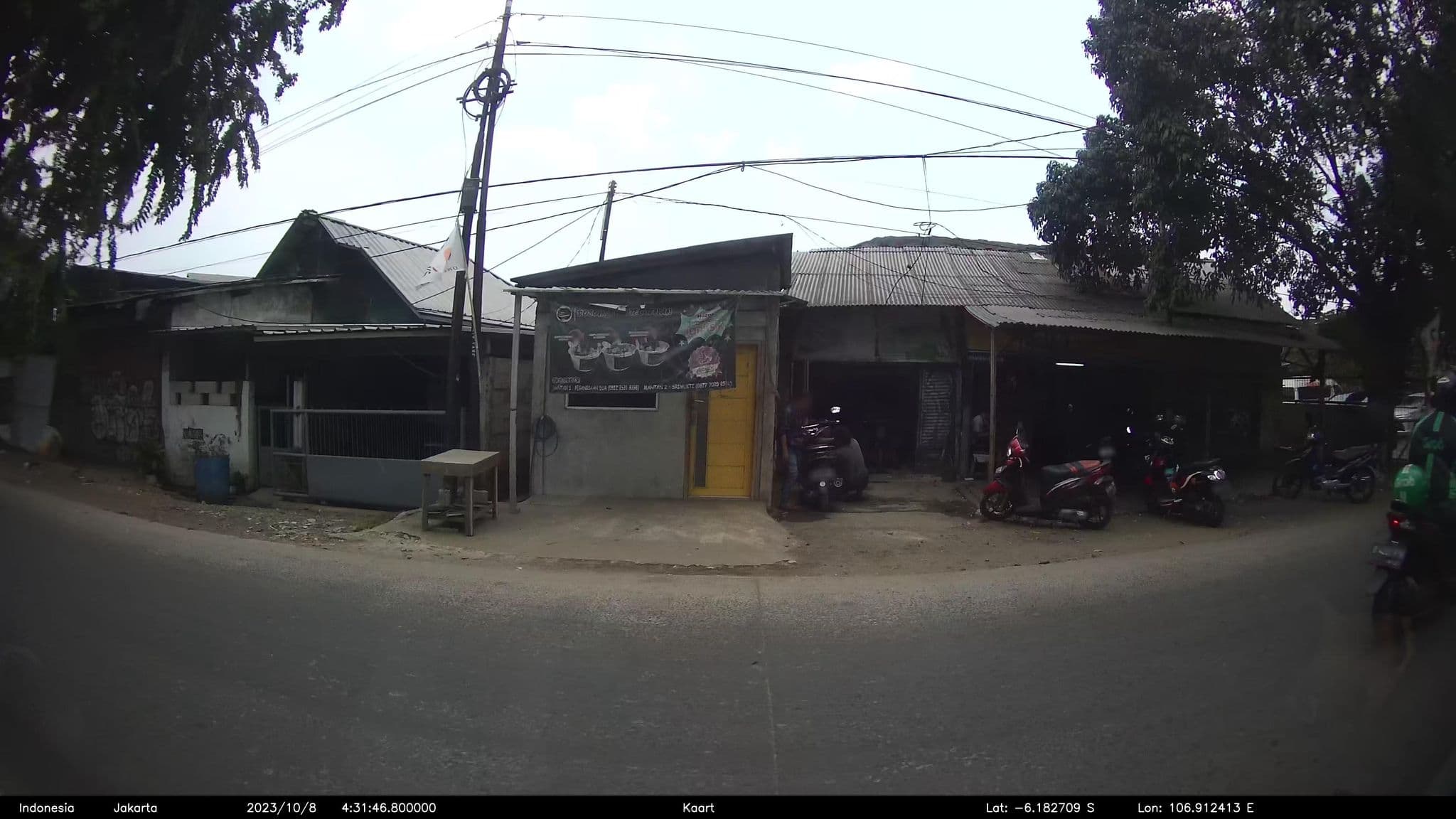 Street view near Penginapan Dariza Jaya, Utan — © kaart_2 (CC BY-SA · Mapillary)
