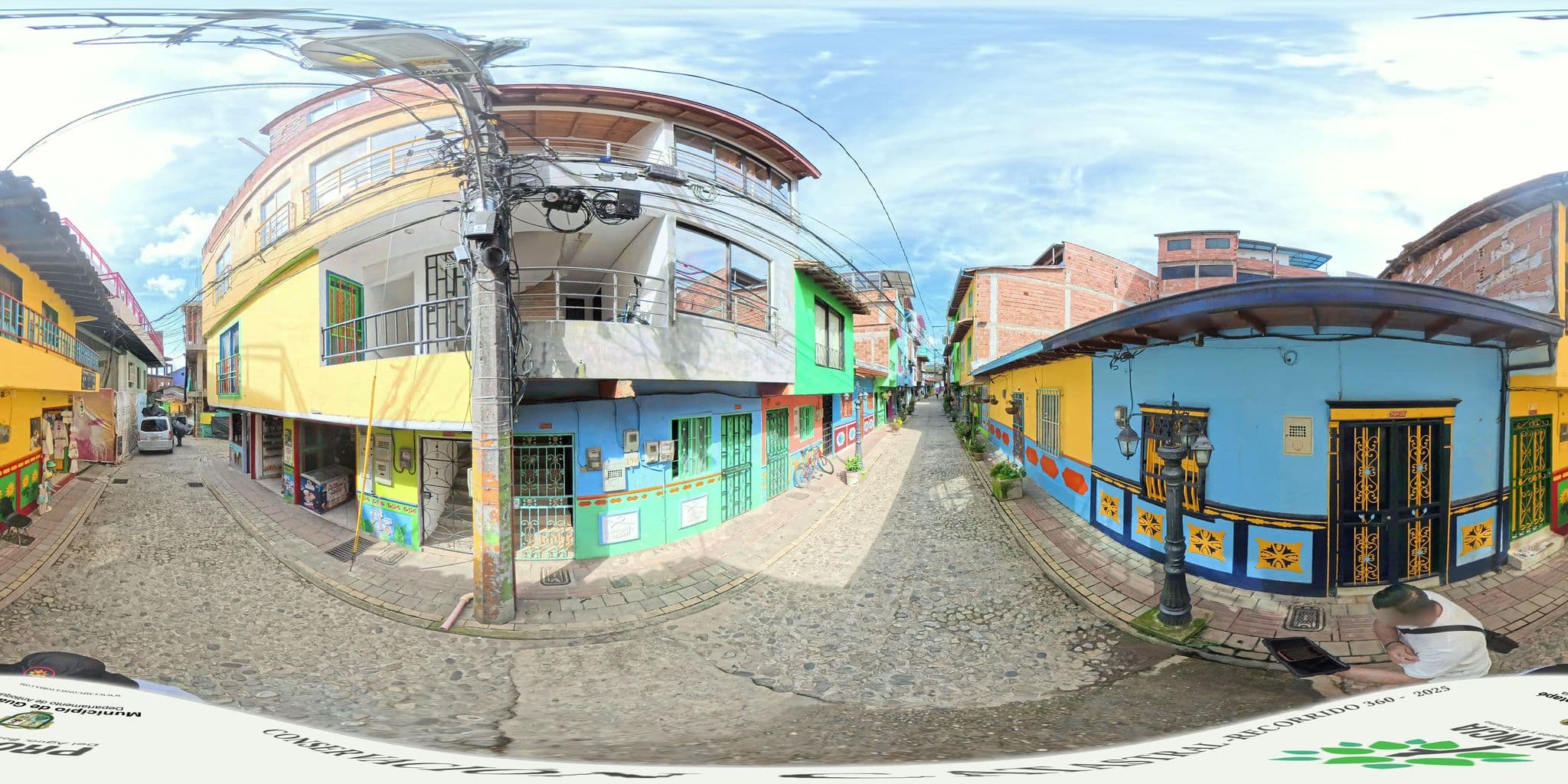 Street view near Hotel Chromatic, Guatapé — © CMPCONSULTORIA (CC BY-SA · Mapillary)