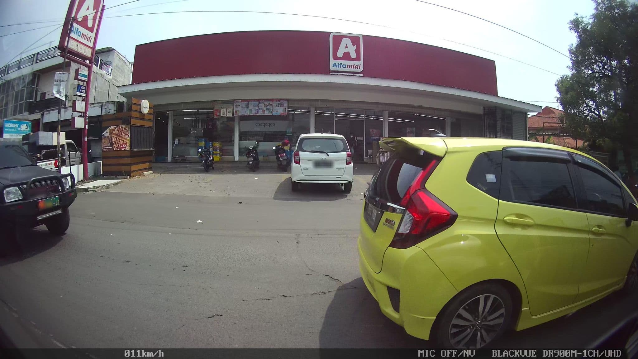 Street view near MAXONE HOTELS.COM, Bekasi — © kaart_2 (CC BY-SA · Mapillary)