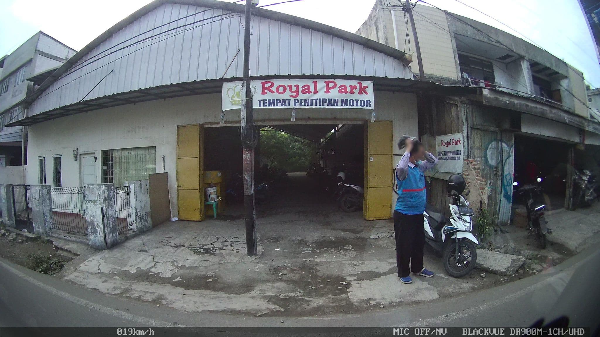 Street view near Cemara Hotel, Bekasi — © kaart_2 (CC BY-SA · Mapillary)