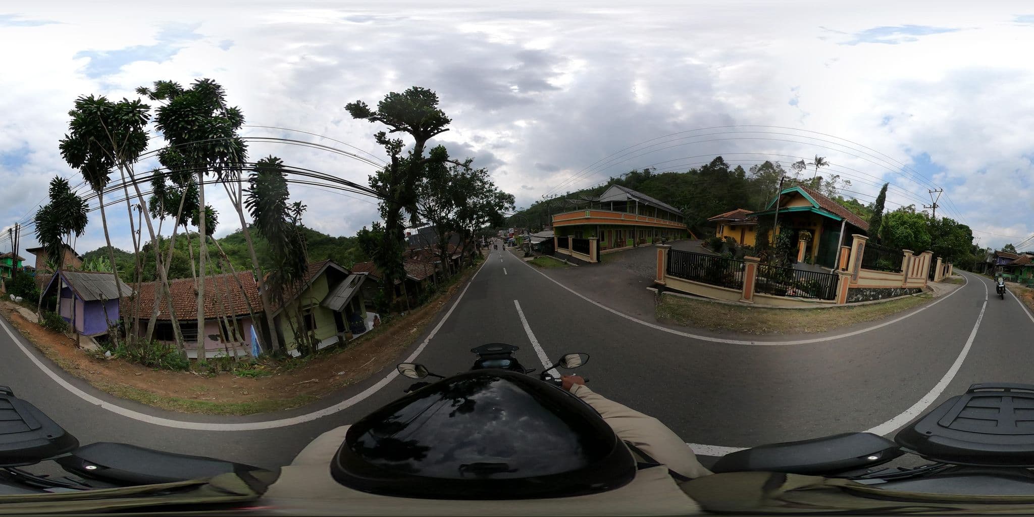 Street view near Penginapan tjikoepa sukanegara, Sukabumi — © Kaart_Local (CC BY-SA · Mapillary)